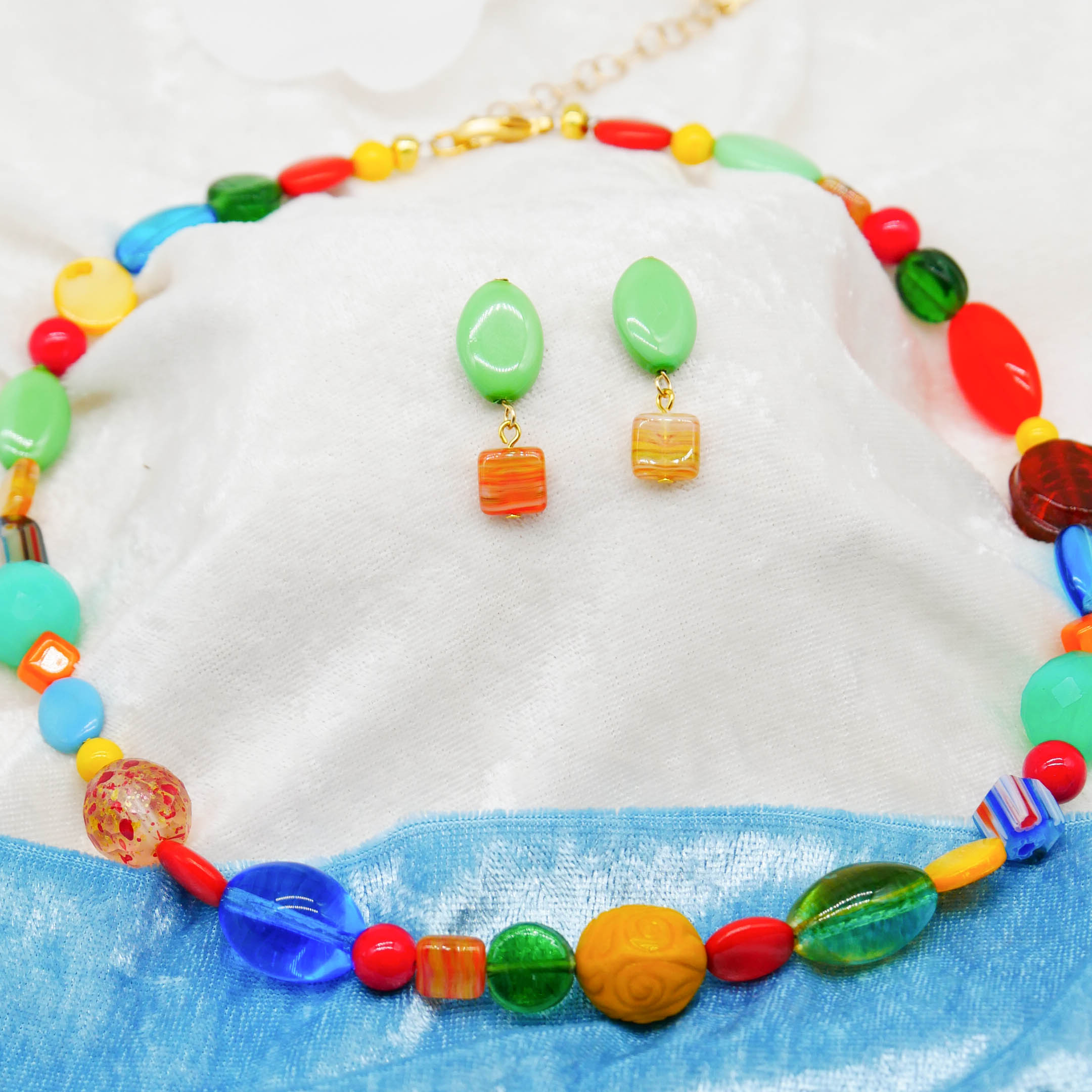 "Summer-Feeling"  Ohrring aus verschiedenen Formen, Glas- und Resin Perlen, multicolor