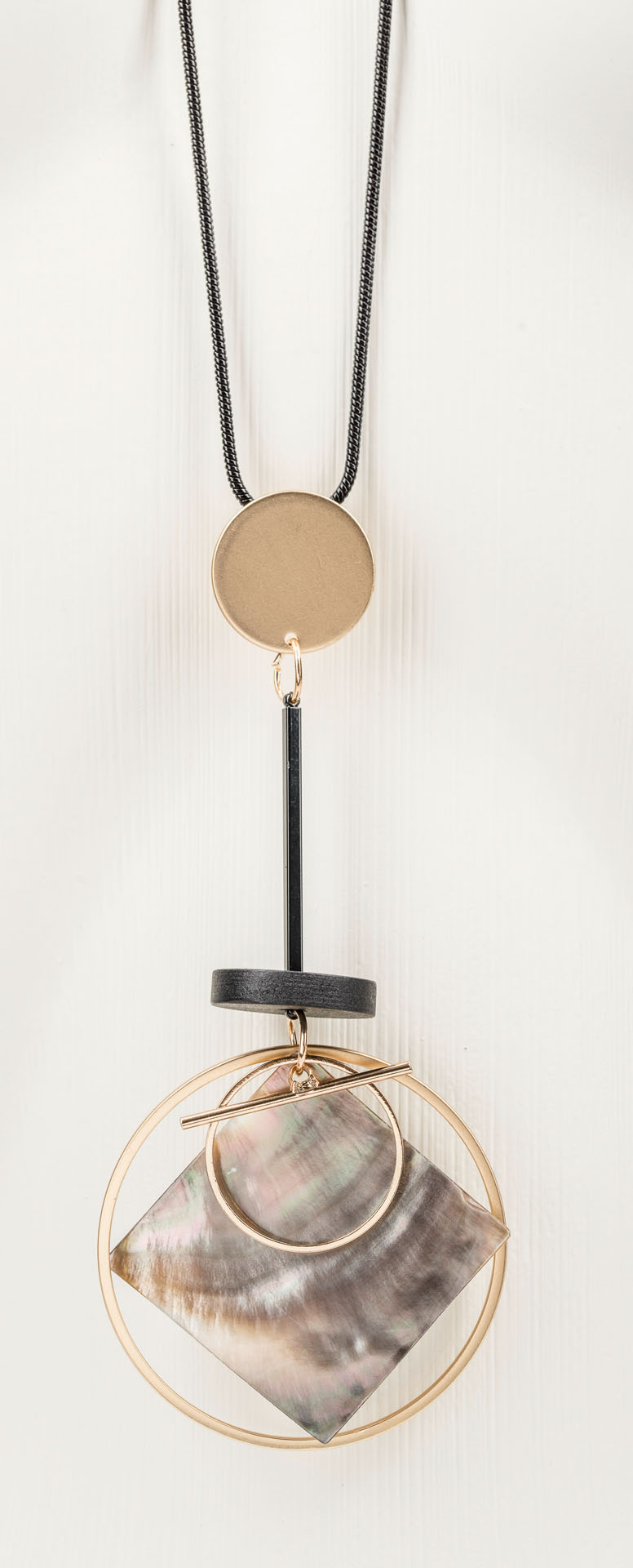 "Geometrie" lange Kette aus Muschel und Metall, Kreis-Quadrat, goldfarben