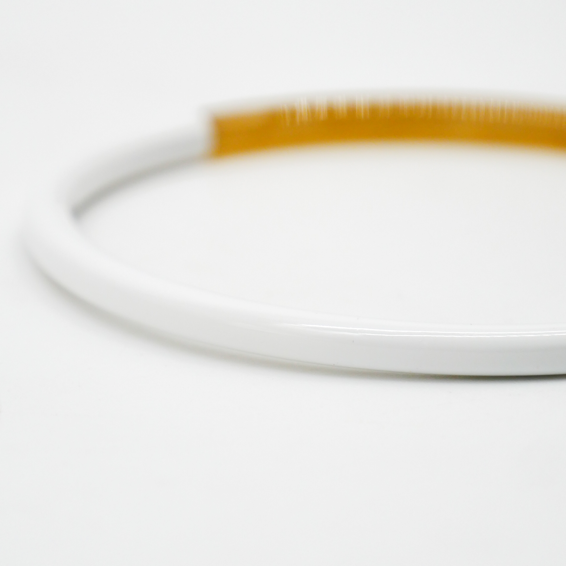  "Craft Art" zarter Armreif, weißes Horn, Lack weiß