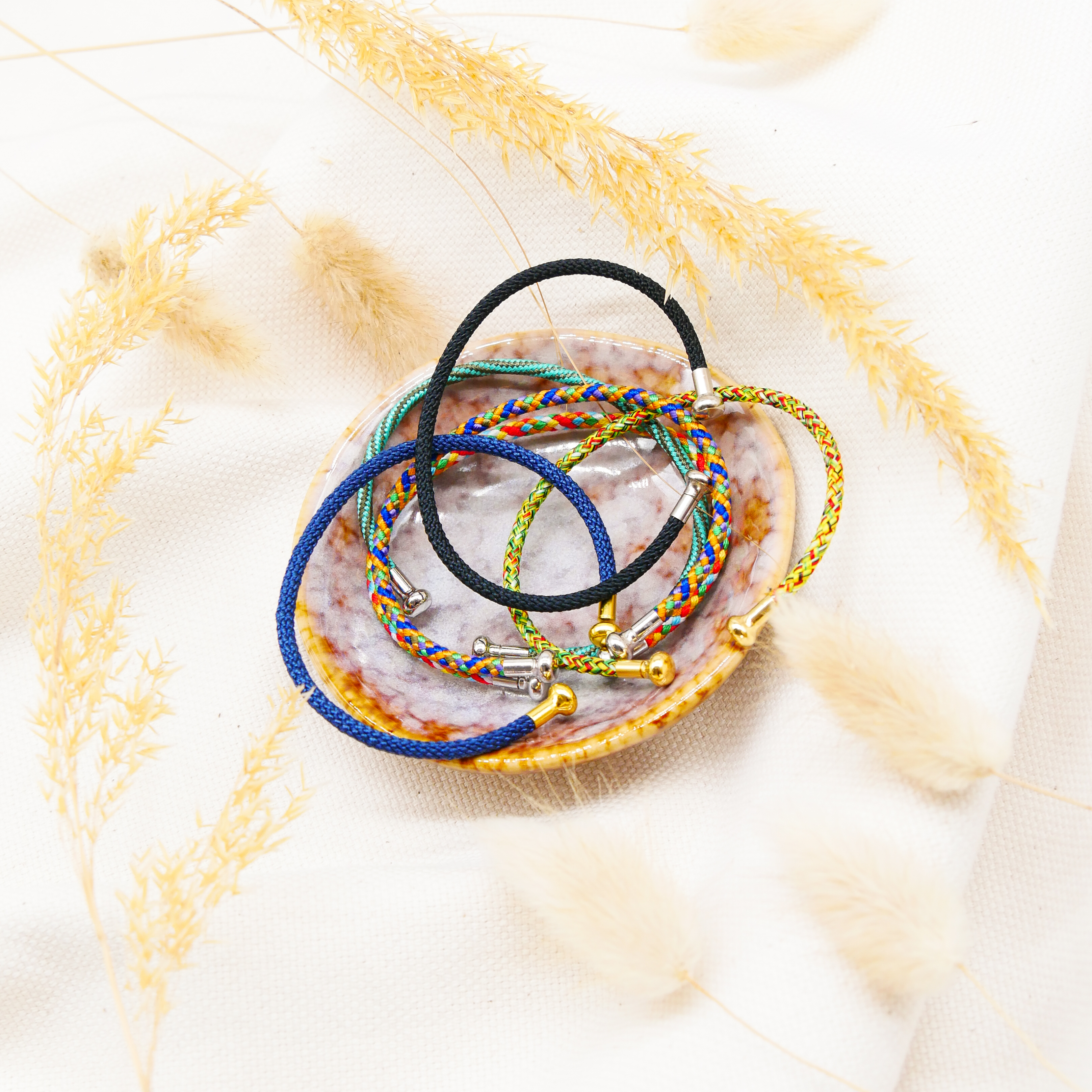 "Summer Feeling", dunkelblaues Armband mit abschraubbarer Endkappe gold "Summer Feeling", dunkelblaues Armband mit abschraubbarer Endkappe gold