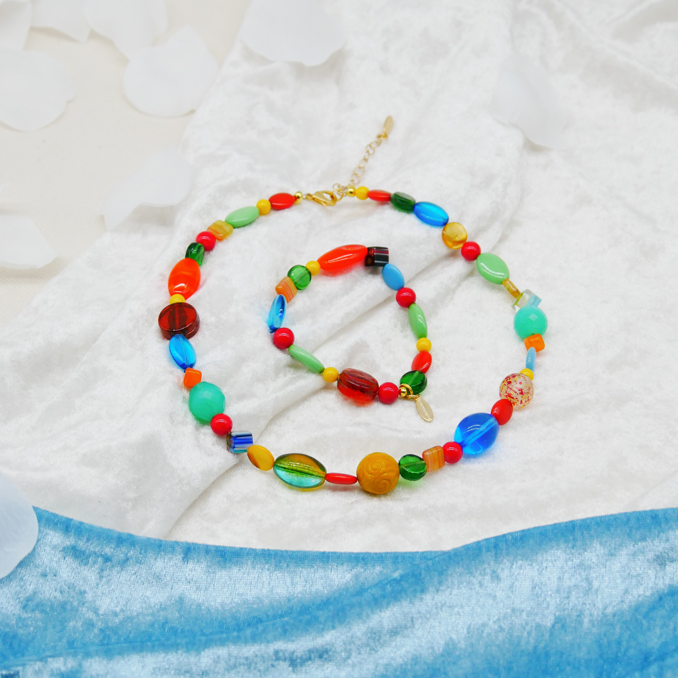 "Summer Feeling",  Kette aus verschiedenen Formen, Glas- und Resin Perlen, multicolor 