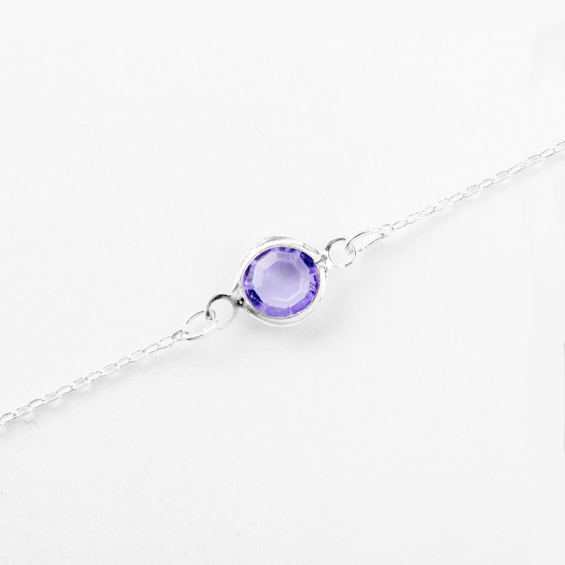 "Fine Filigré" feineMetallarmband, Kristallanhänger violett, versilbert