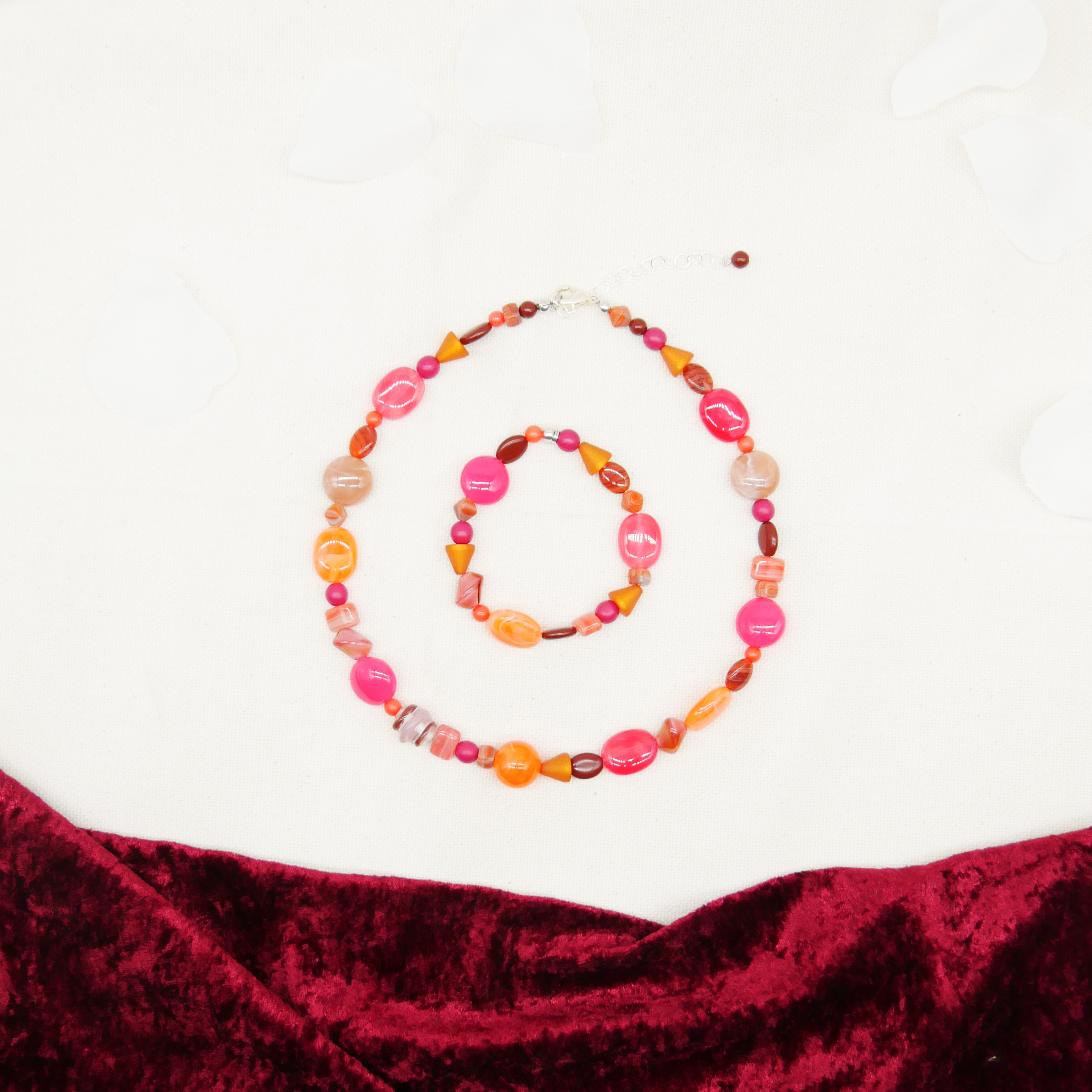 "Summer Feeling",  Chain with different shapes, Glas- and Resin Pearls, pink-orange