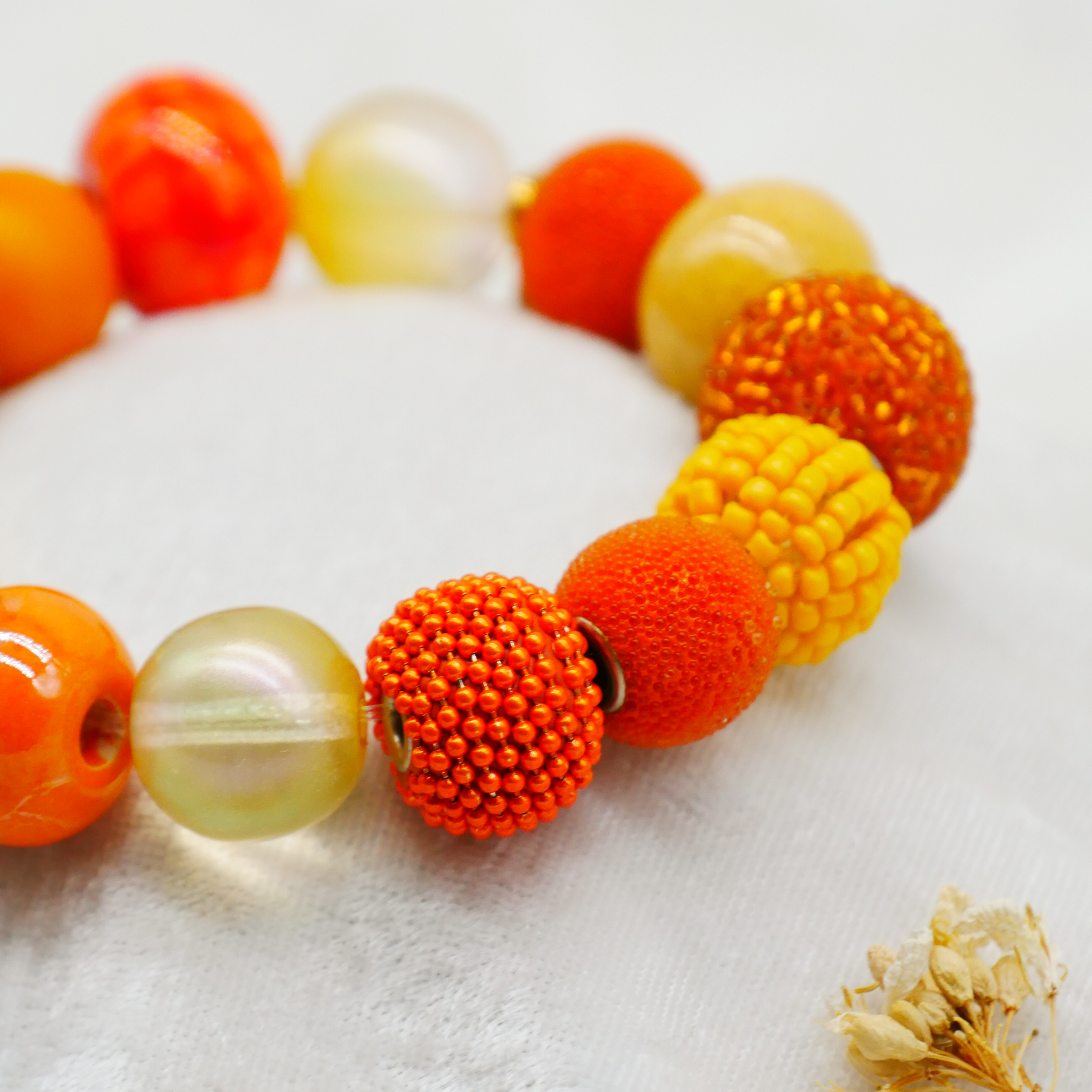  "Bollywood" Armband auf Gummi, gelb-orange