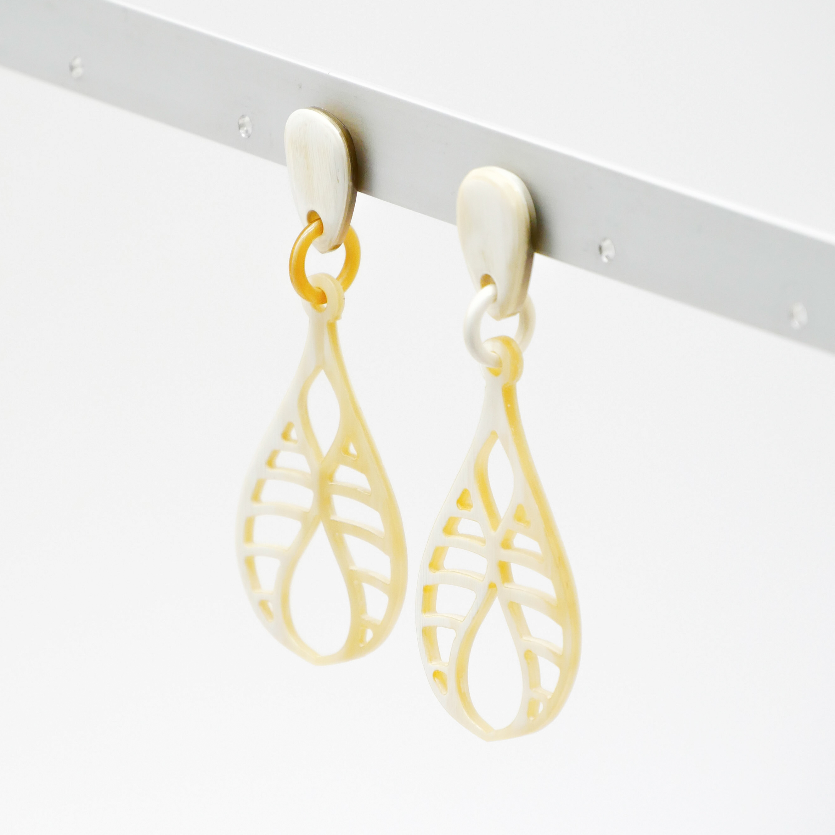  "Craft Art" Ohrring "Pendel" weißes Horn