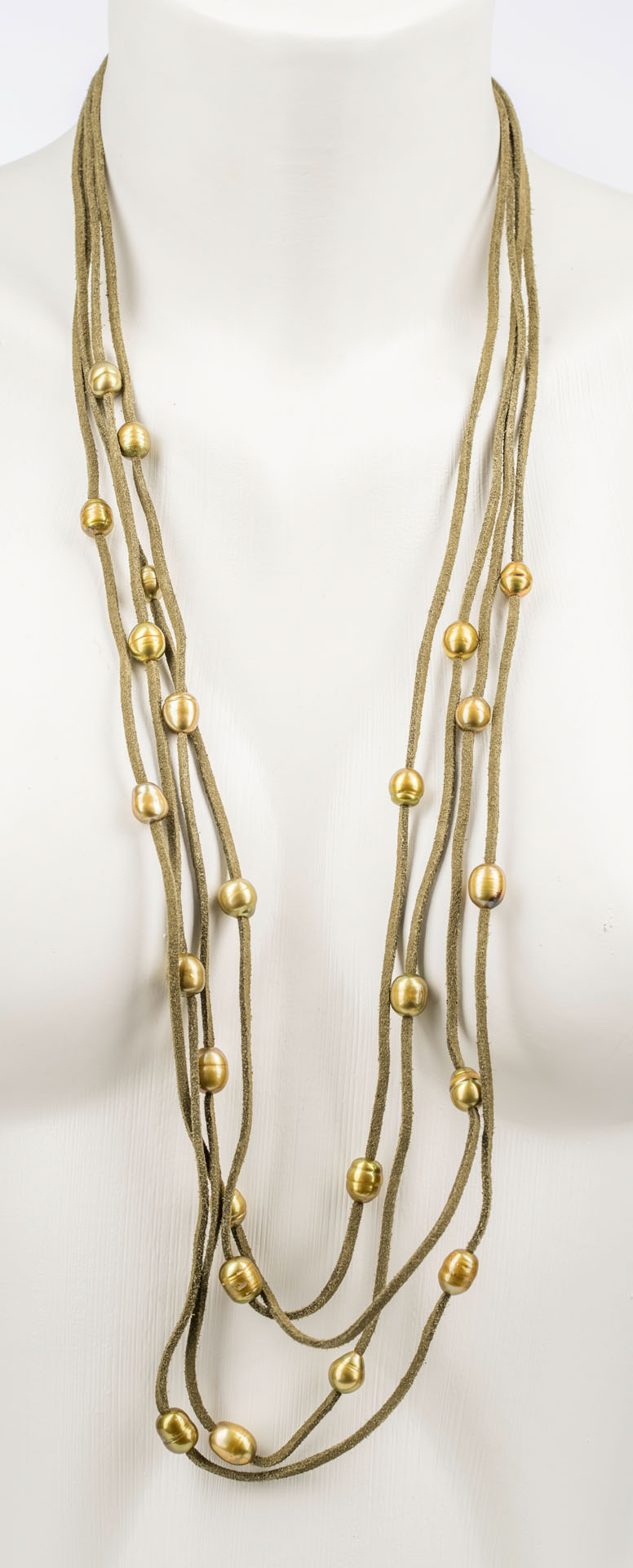 "Freshwater Pearls" long 4-string necklace with freshwater pearls - reef colored on a imitation leather band - fern green