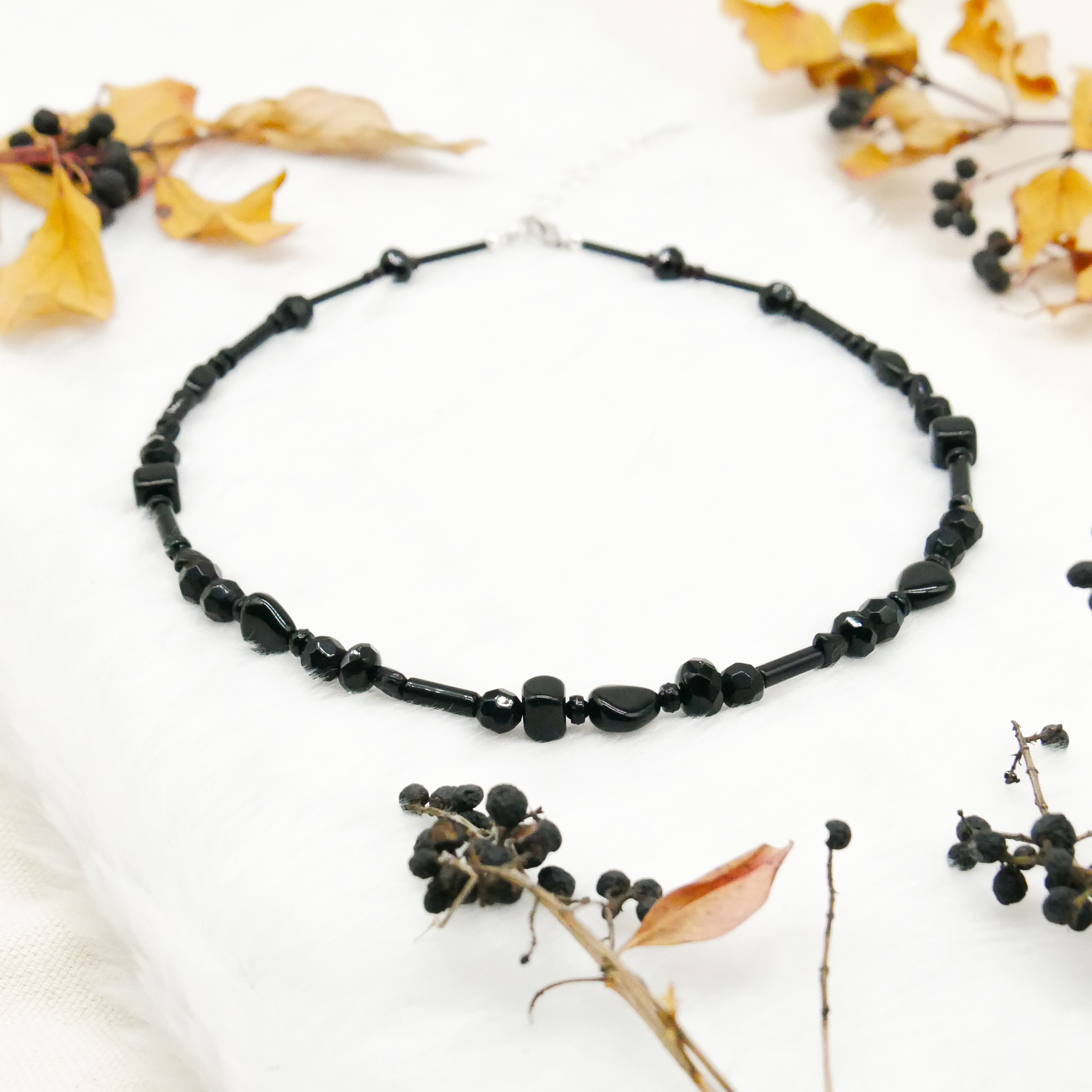  "Jet Schmuck" Kette ca. 48 cm schwarze Glasperlen, verschiedene Formen