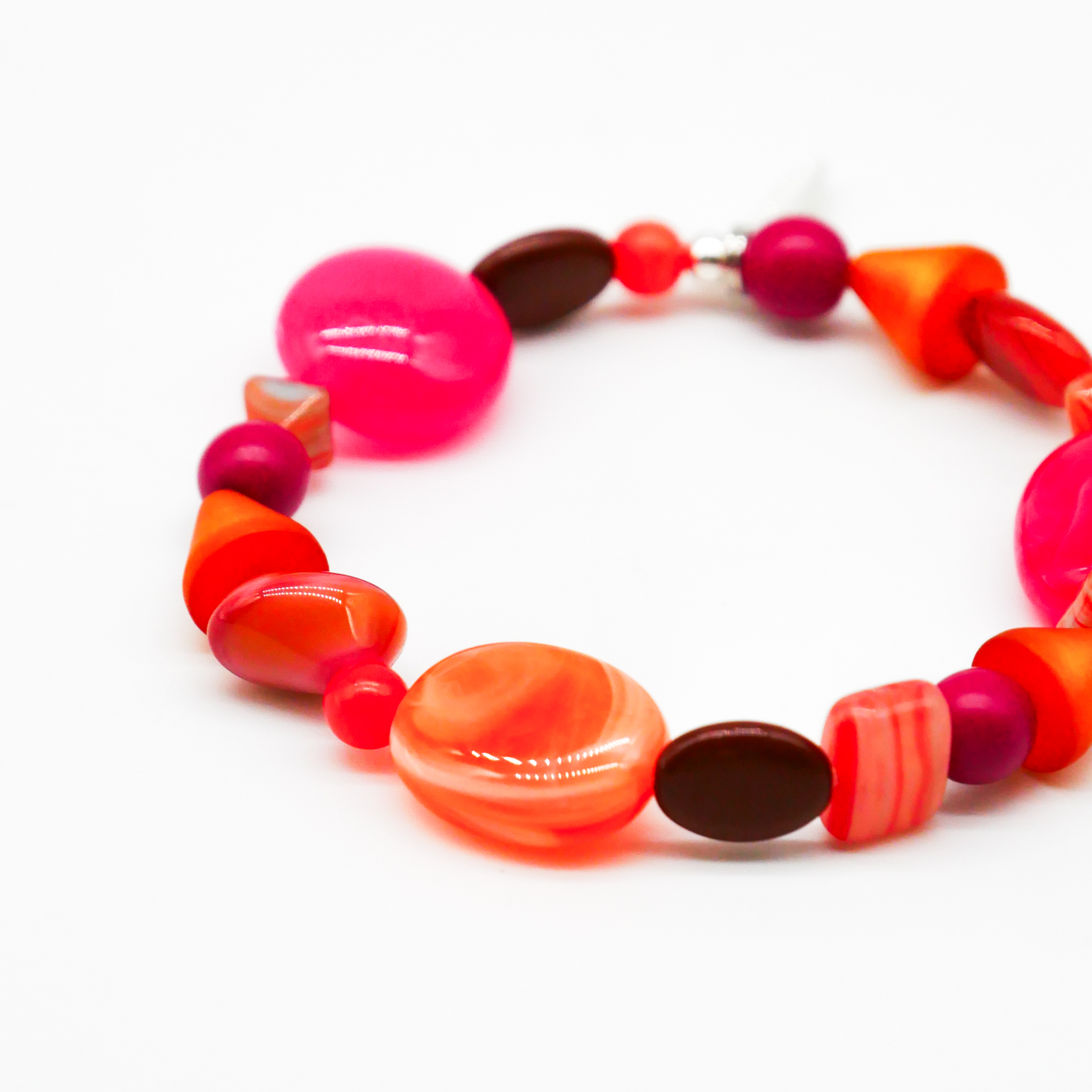 "Summer Feeling", Armband aus verschiedenen Formen, Glas- und Resin Perlen, pink-orange