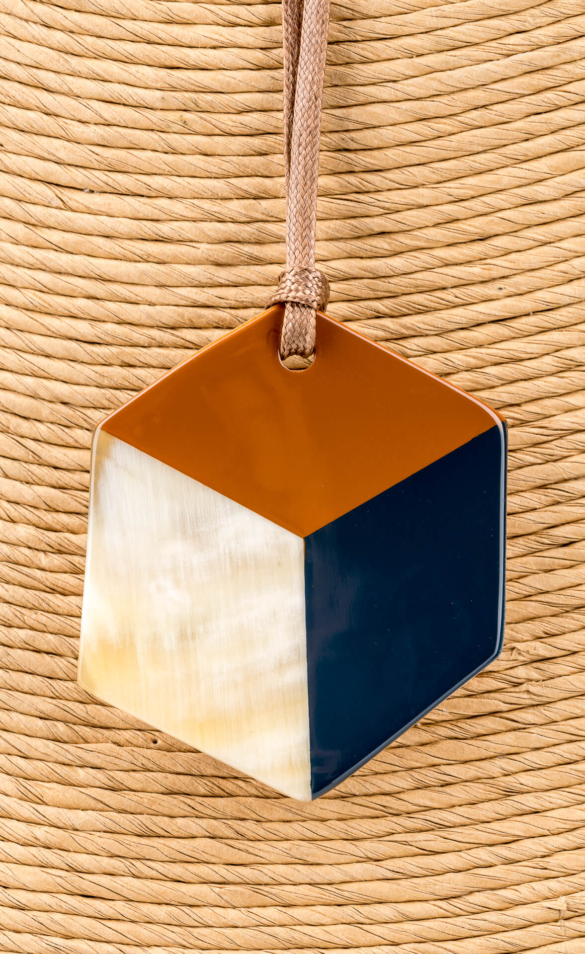 Hornkette, lang, braun-dunkelblau lackiertes afrikanisches Horn - Cube Anhänger