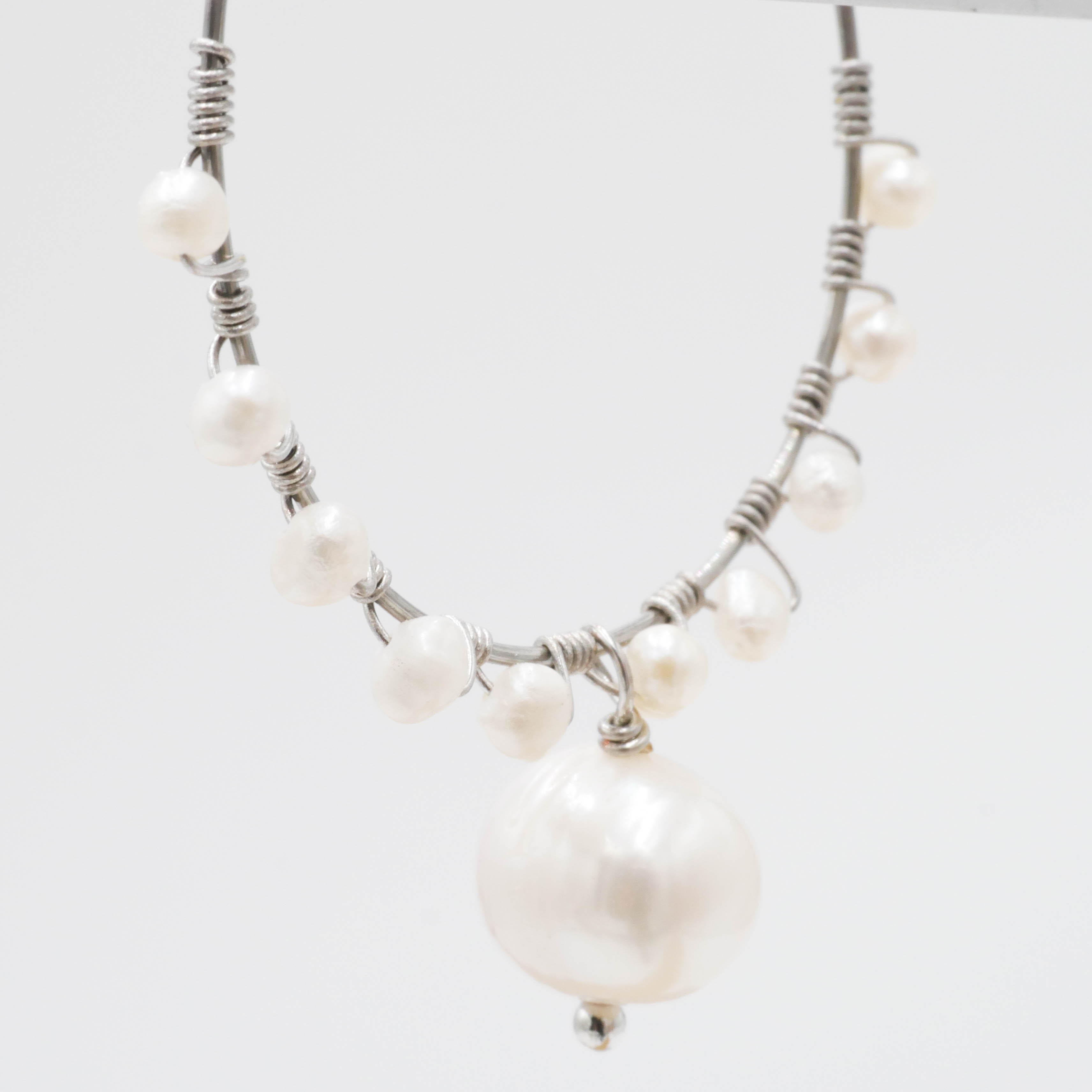 "Freshwater Pearls" earring, big and small freshwater pearls, silver plated 