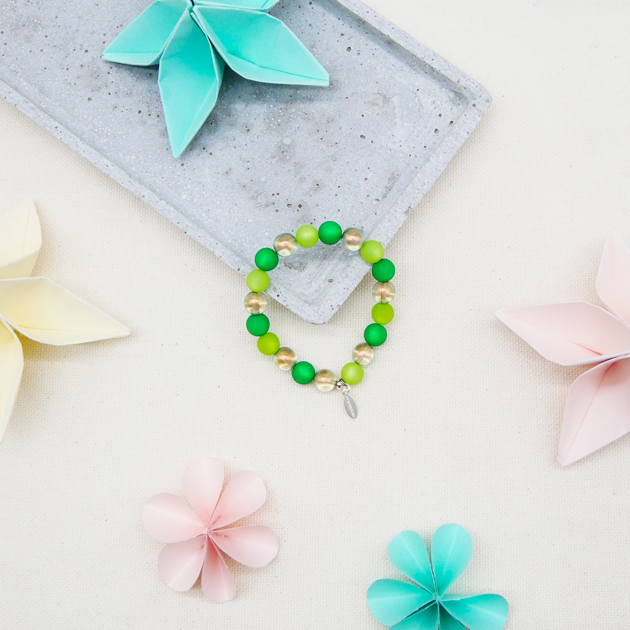  Color Explosion, Armband auf Gummi Ø 8 mm, Glas- und Polaris Perlen, Uranus grün