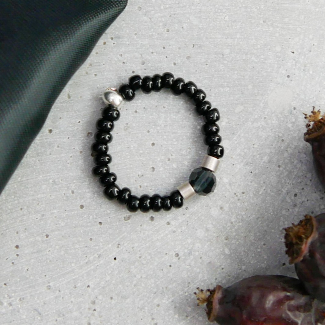 DIY Schmuckbox, Black Beauty, 1x Ring, 1x Kette, 3x Armband, 1x Ohrring DIY Schmuckbox, Black Beauty, 1x Ring, 1x Kette, 3x Armband, 1x Ohrring