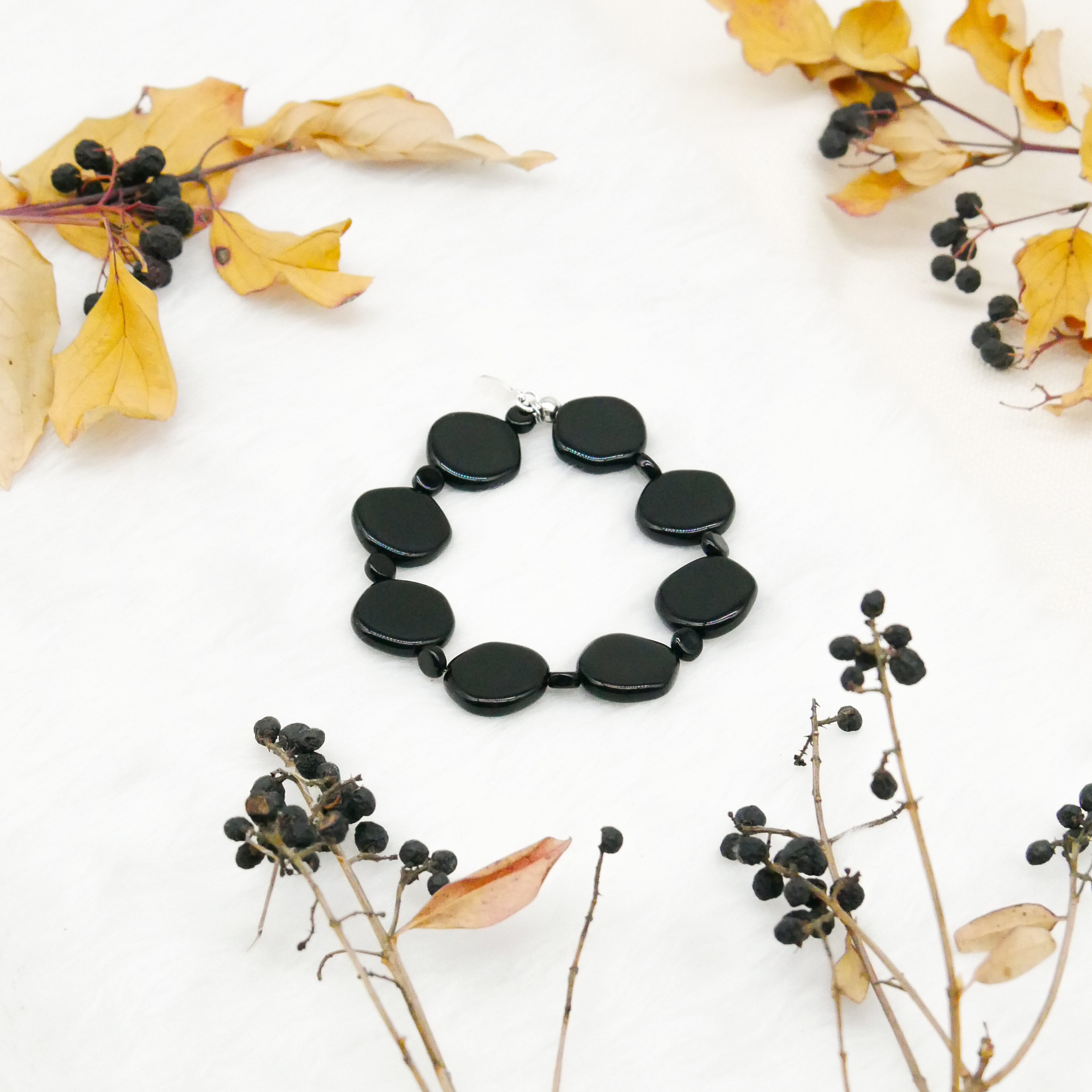  "Jet Schmuck" Armband auf Gummi schwarze Glasperlen, unregelmäßige Scheibe