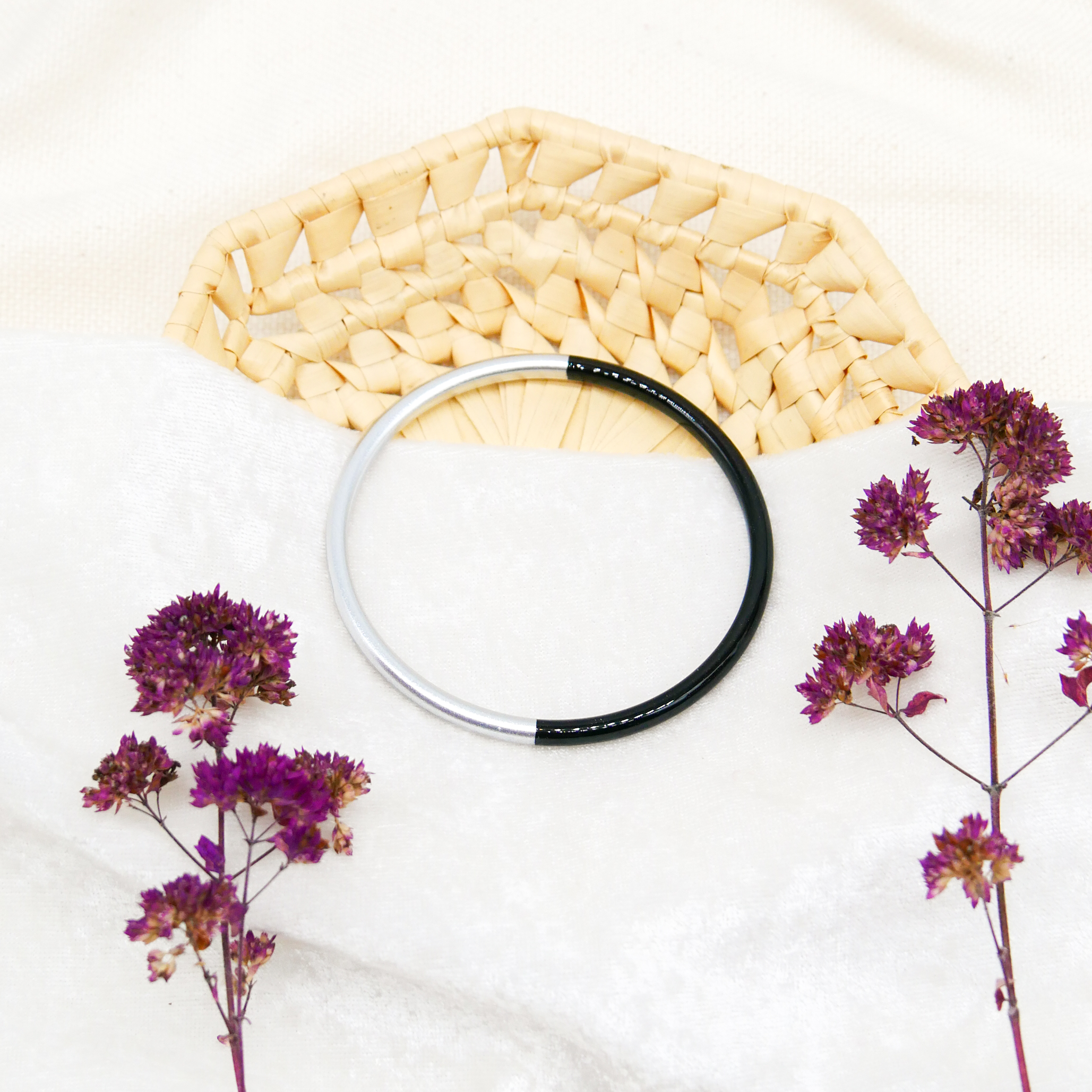  "Craft Art" zarter Armreif, schwarzes Horn, Lack silber