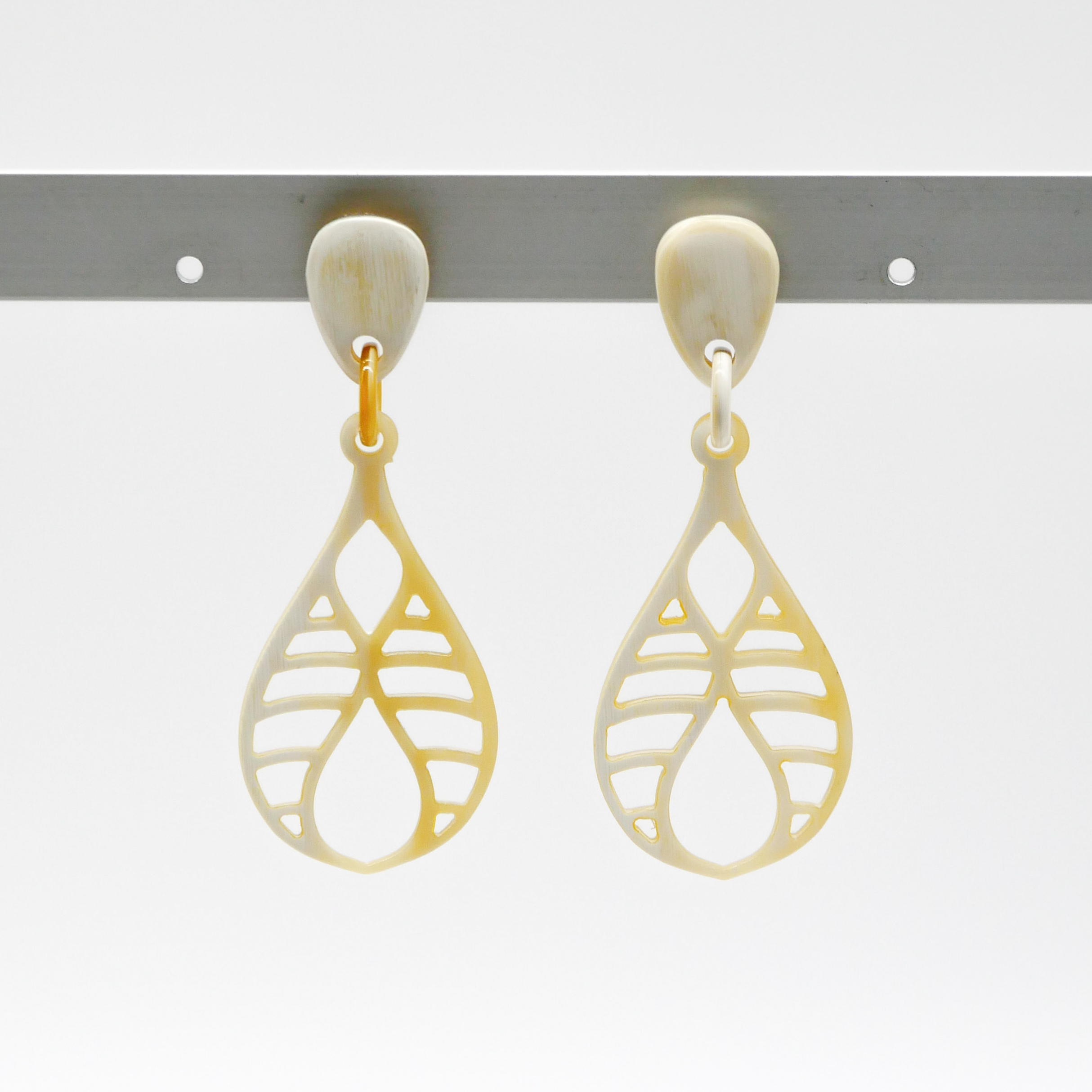  "Craft Art" Ohrring "Pendel" weißes Horn