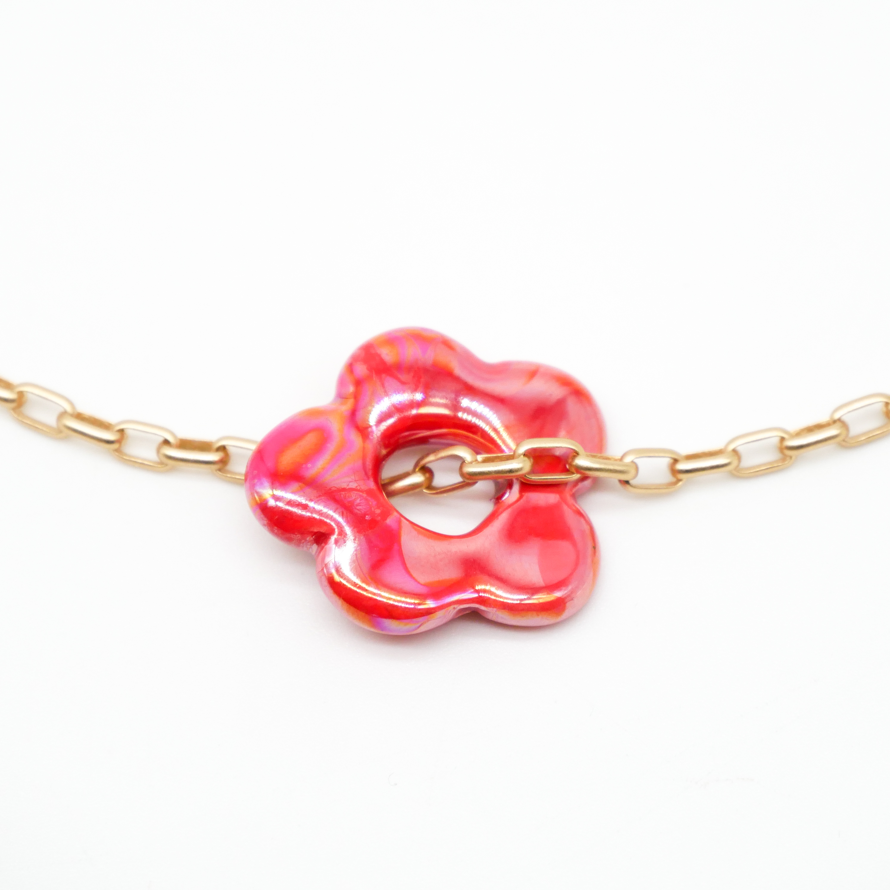 "Summer-Feeling", Kurze Metallkette vergoldet, Keramikblume red "Summer-Feeling", Kurze Metallkette vergoldet, Keramikblume red