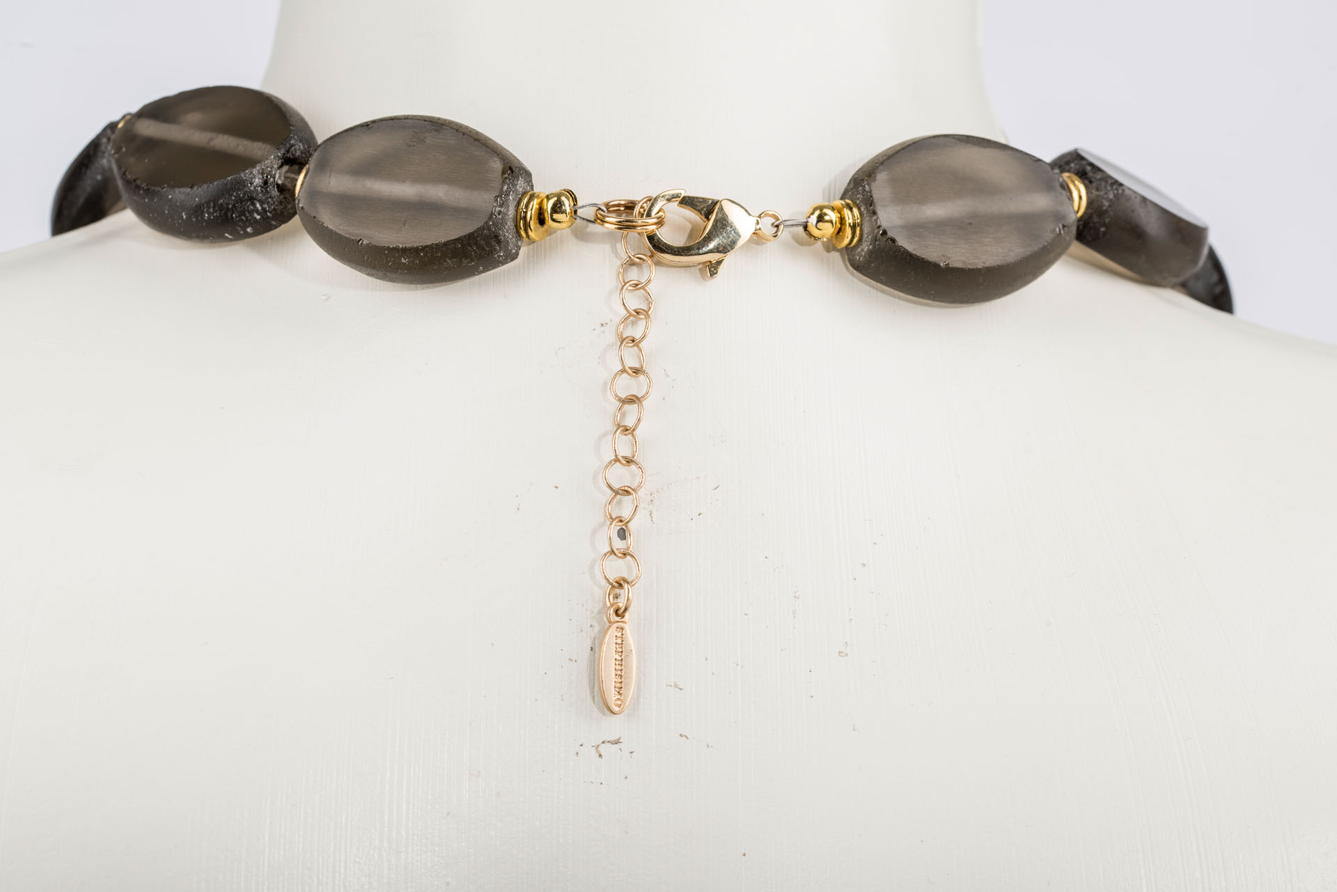 "Java" kurze Kette mit Glasovalen - grau