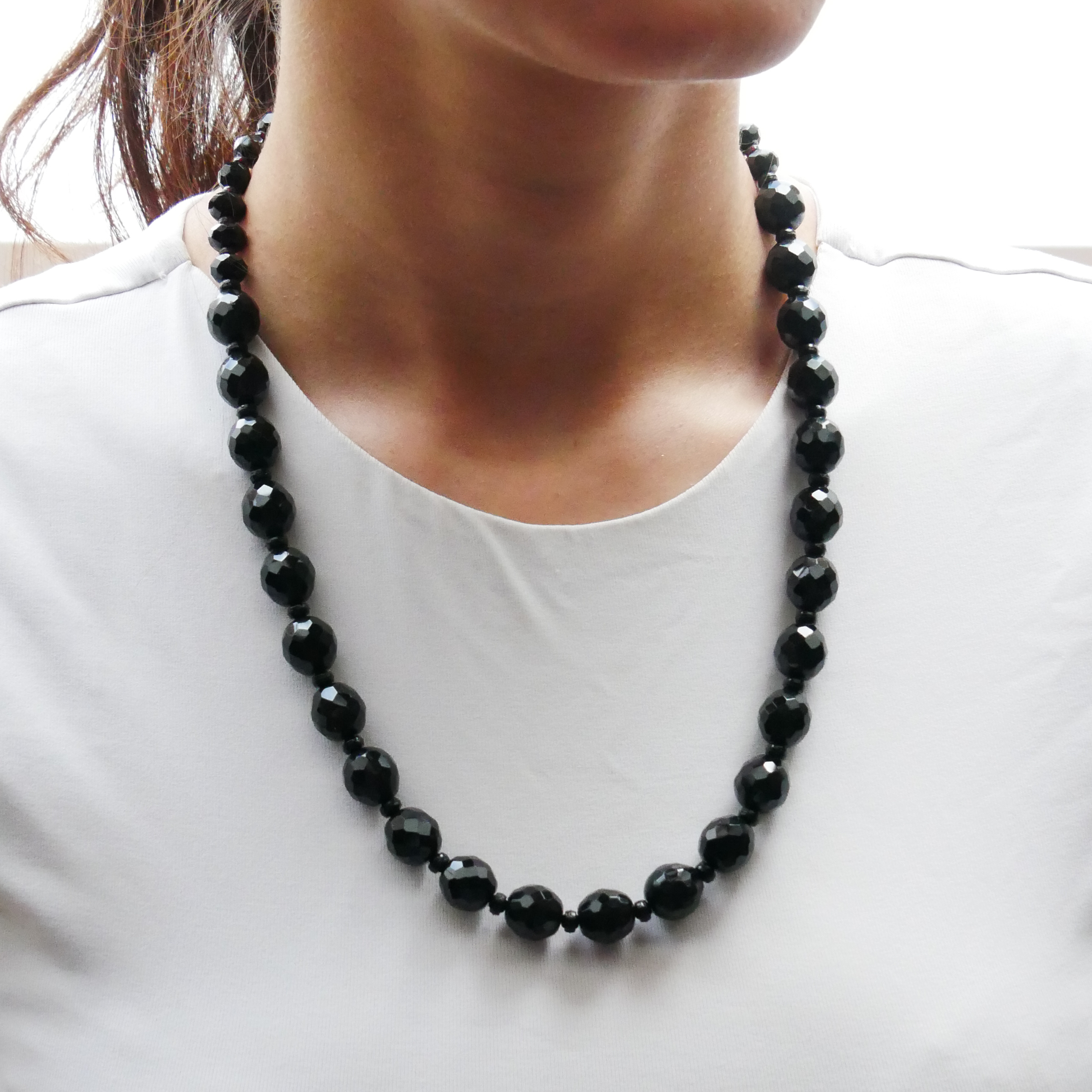  "Jet Schmuck" Kette ca. 55 cm schwarze facettierte Glasperlen Ø 12 mm mit Verlauf