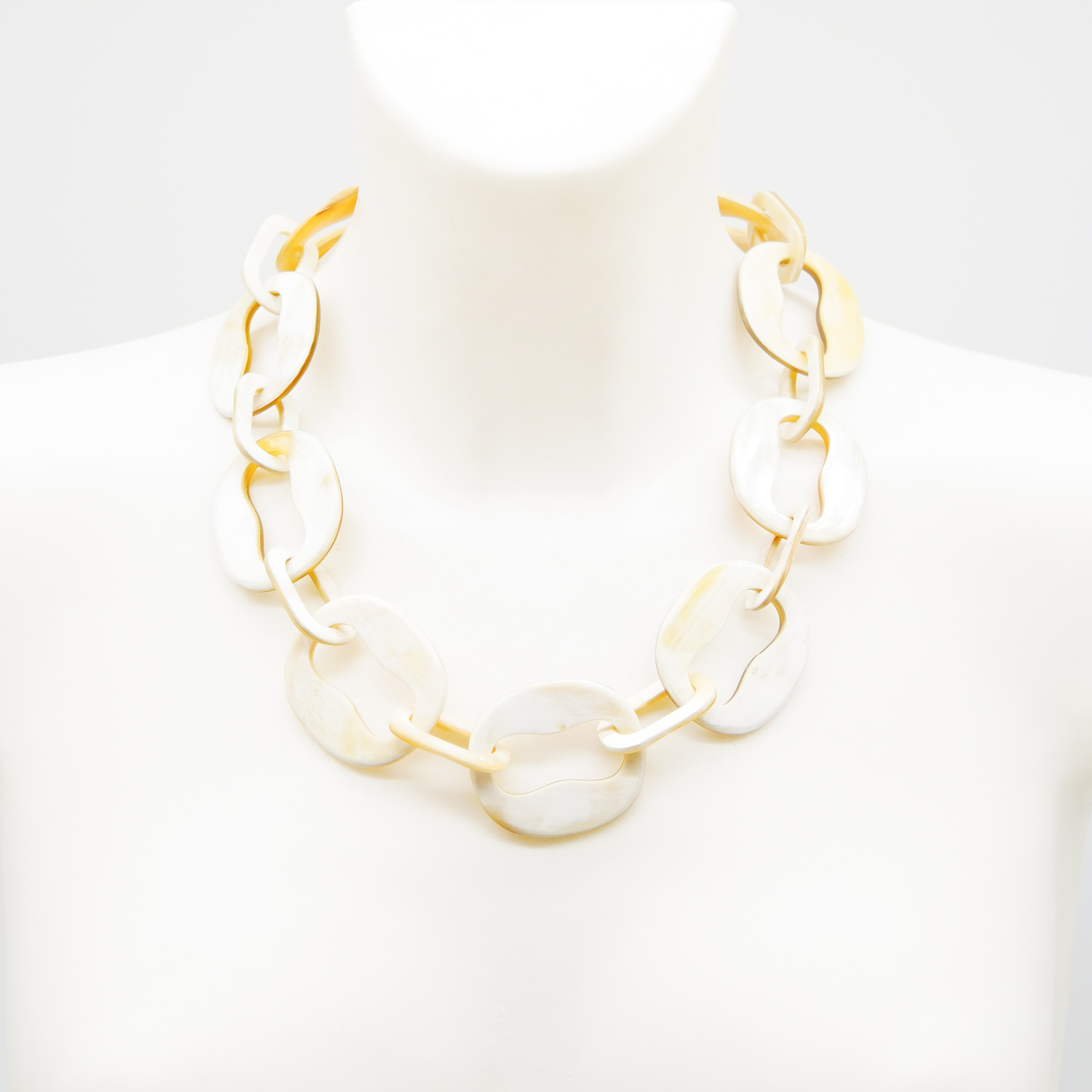  "Craft Art", kurze Kette Ovale mit Aussparung white Horn