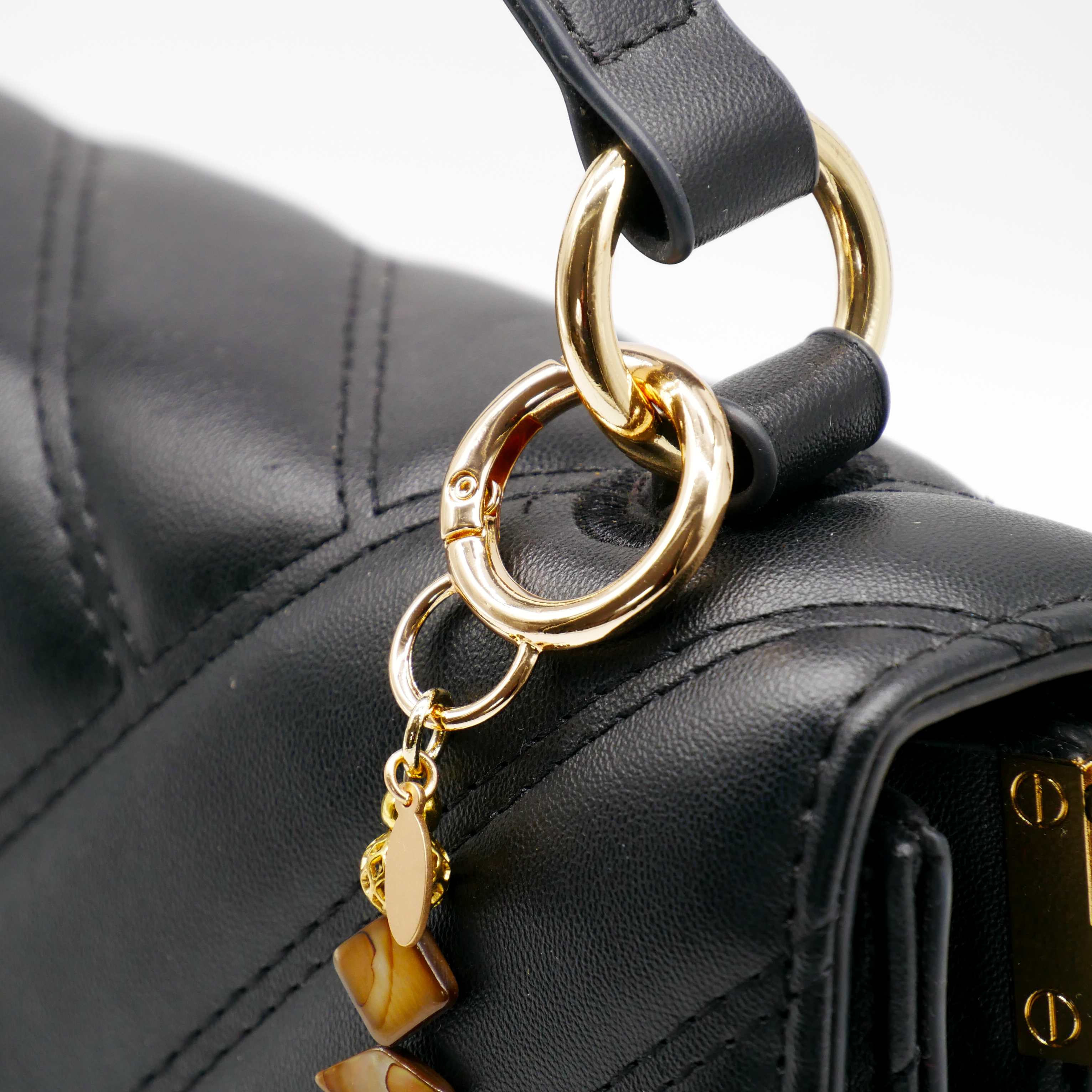 "Lucky Pendant" Anhänger, 1 Strang braun Muschelperlen und zwei Schneckenanhänger 