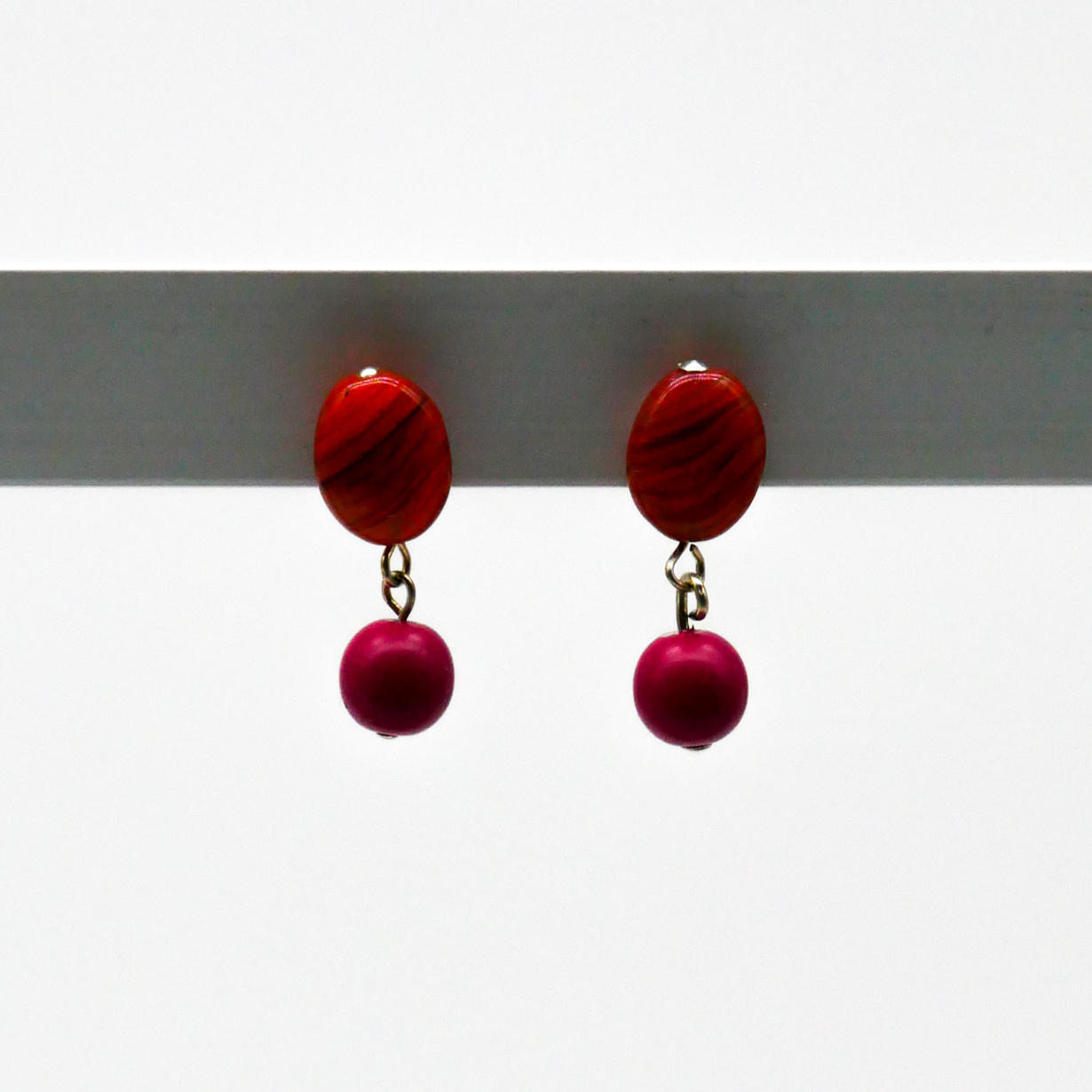 "Summer-Feeling"  Ohrring aus verschiedenen Formen, Glas- und Resin Perlen, pink-orange