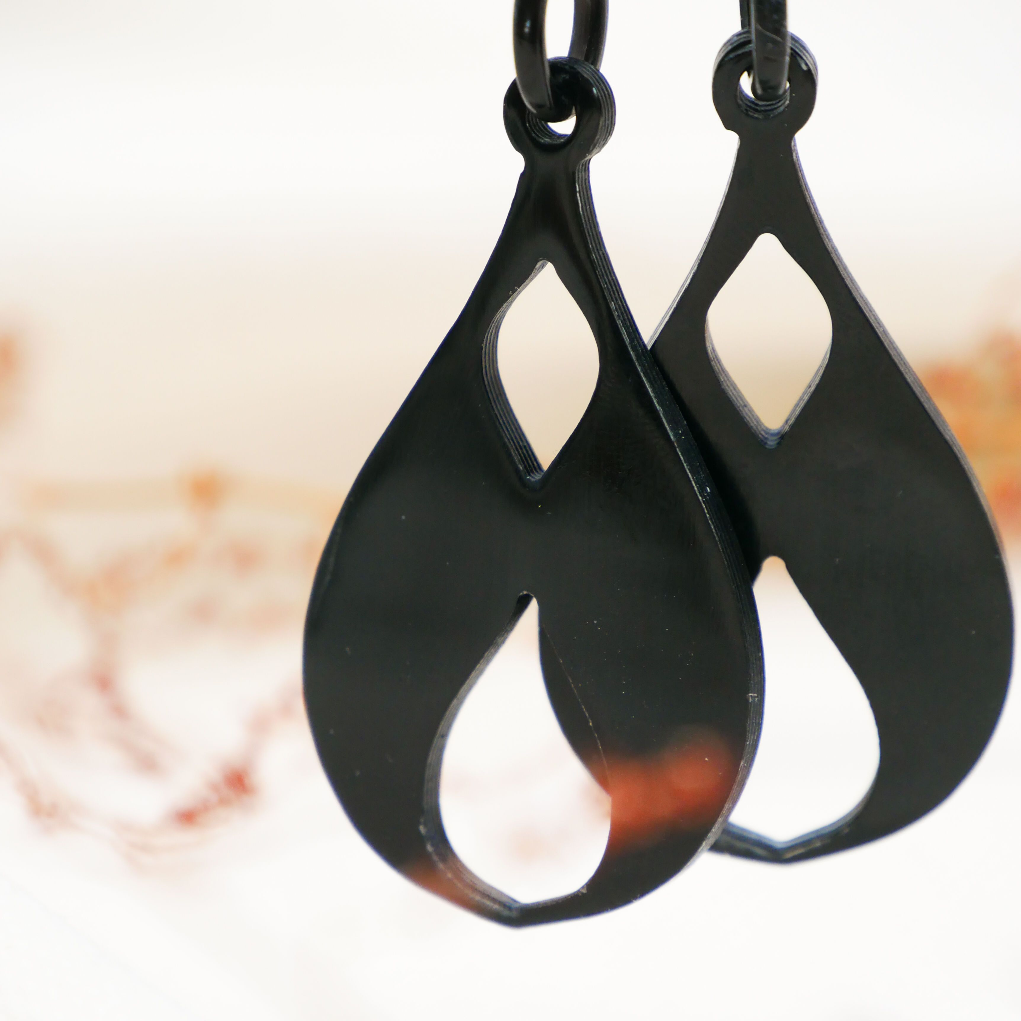 "Craft Art", Ohrring "Pendel" schwarzes Horn "Craft Art", Ohrring "Pendel" schwarzes Horn