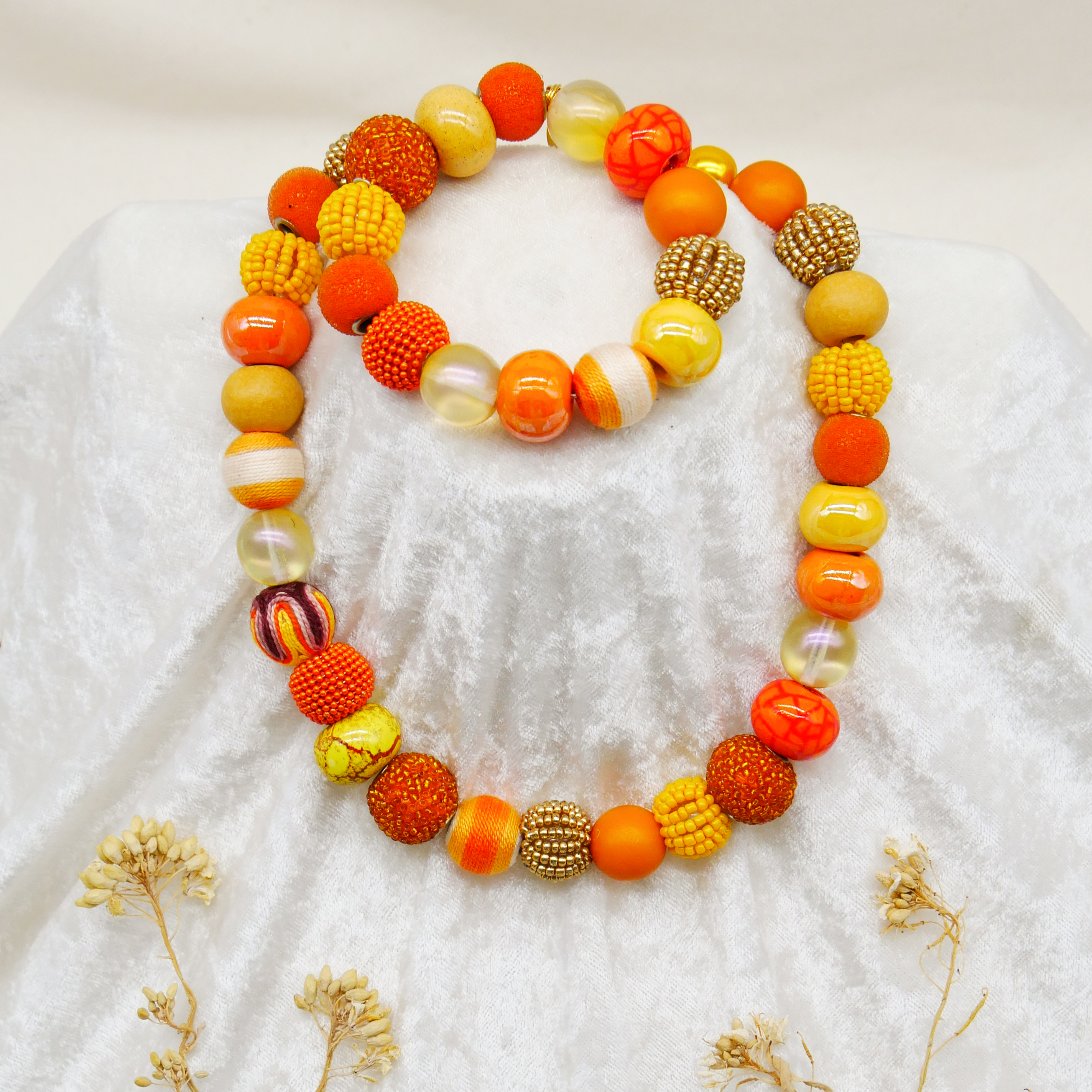  "Bollywood" Armband auf Gummi, gelb-orange