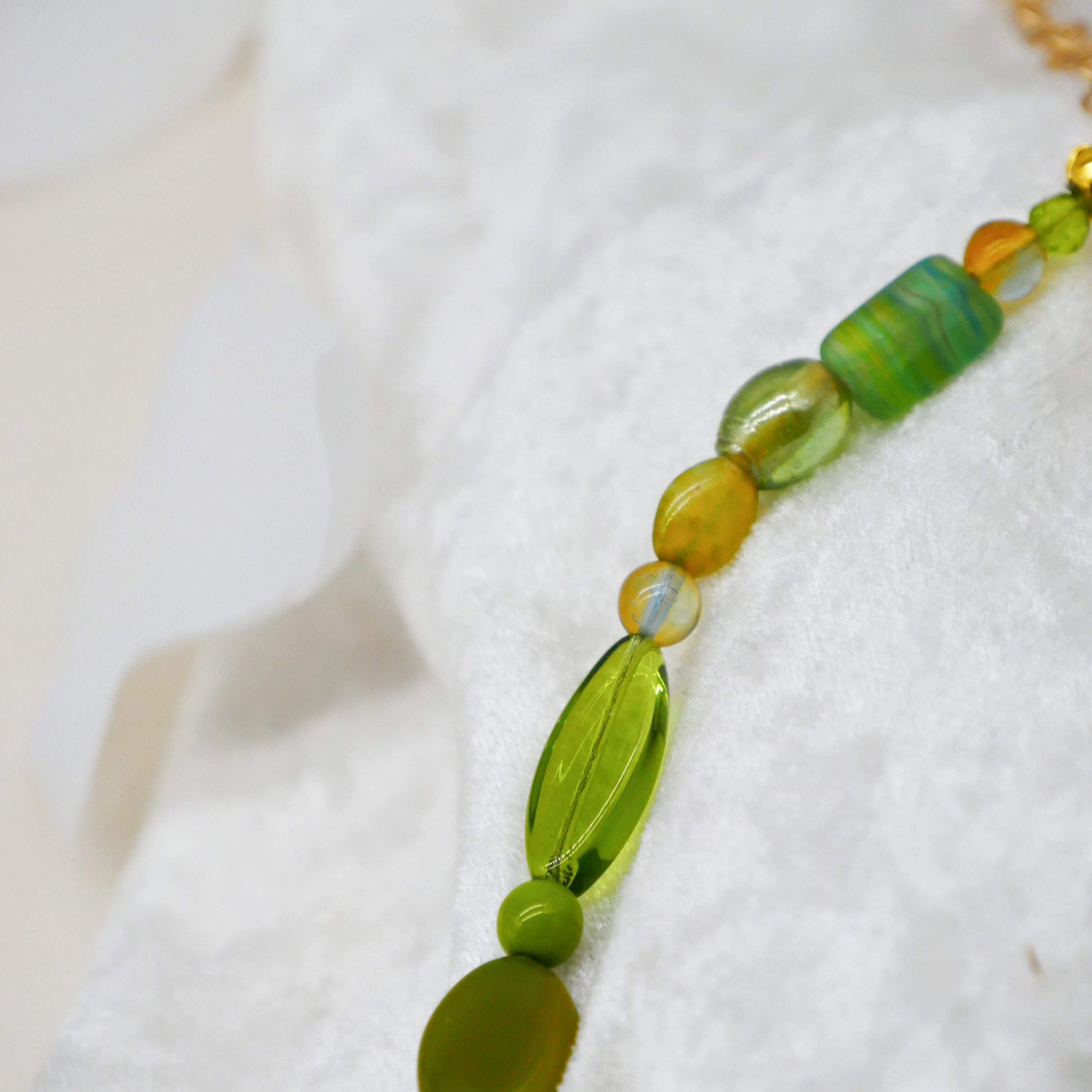 "Summer Feeling",  Kette aus verschiedenen Formen, Glas- und Resin Perlen, grün