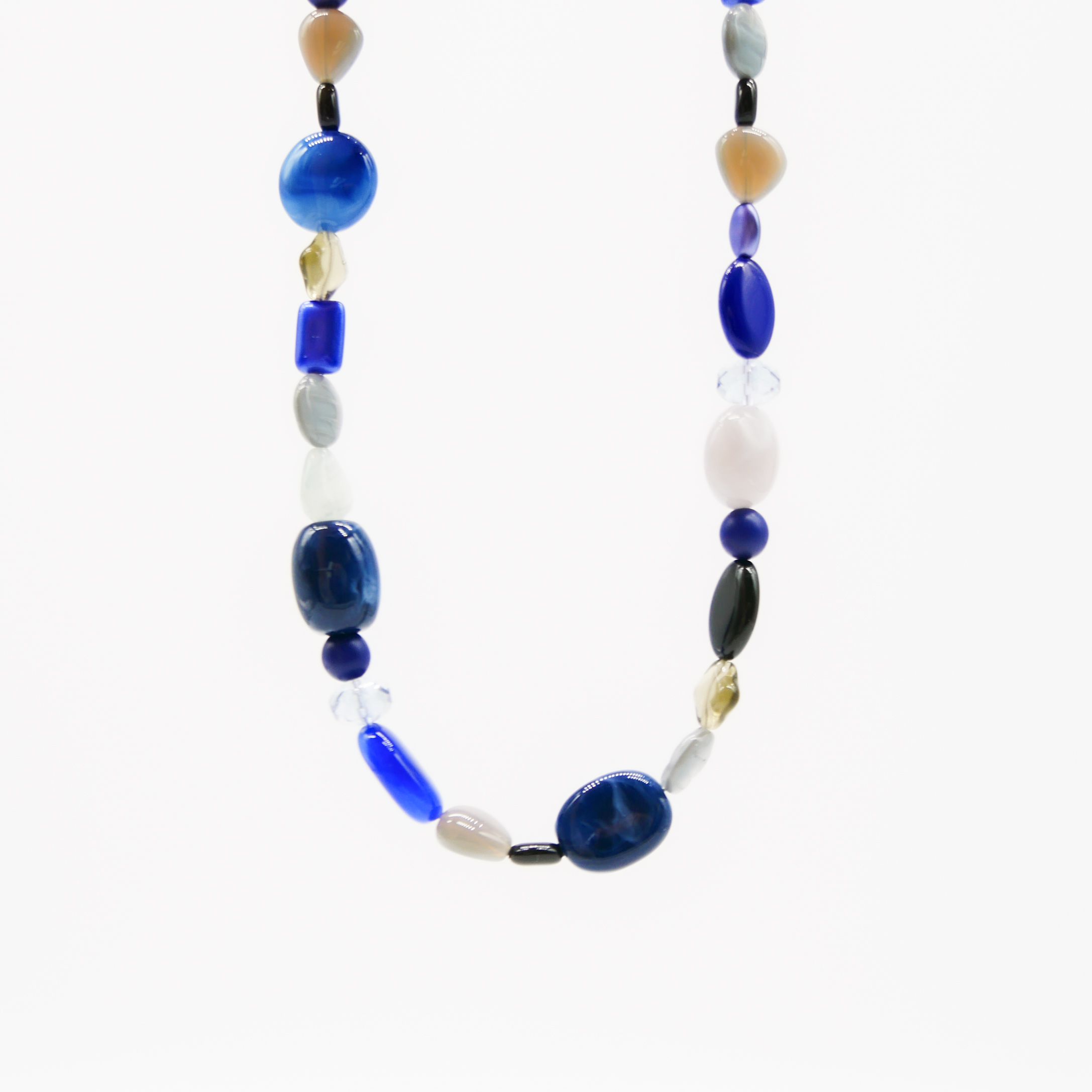 "Summer Feeling",  Kette aus verschiedenen Formen, Glas- und Resin Perlen, blau