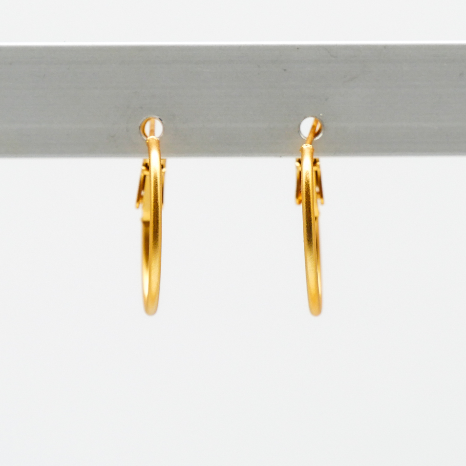 "Circle", filigrane ovale Creole vergoldet ca. 23 x 18 mm 