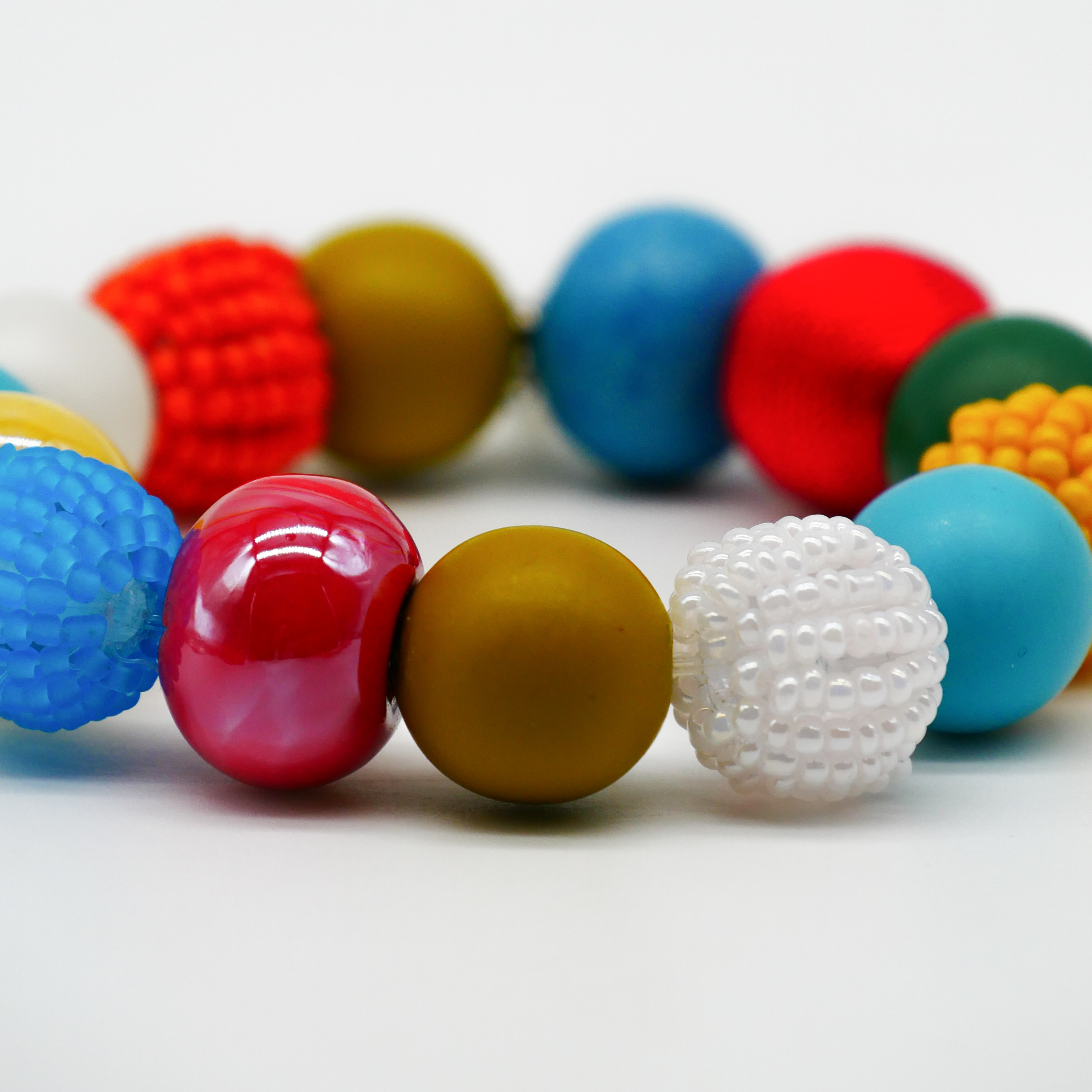  "Bollywood" Armband auf Gummi, bunt
