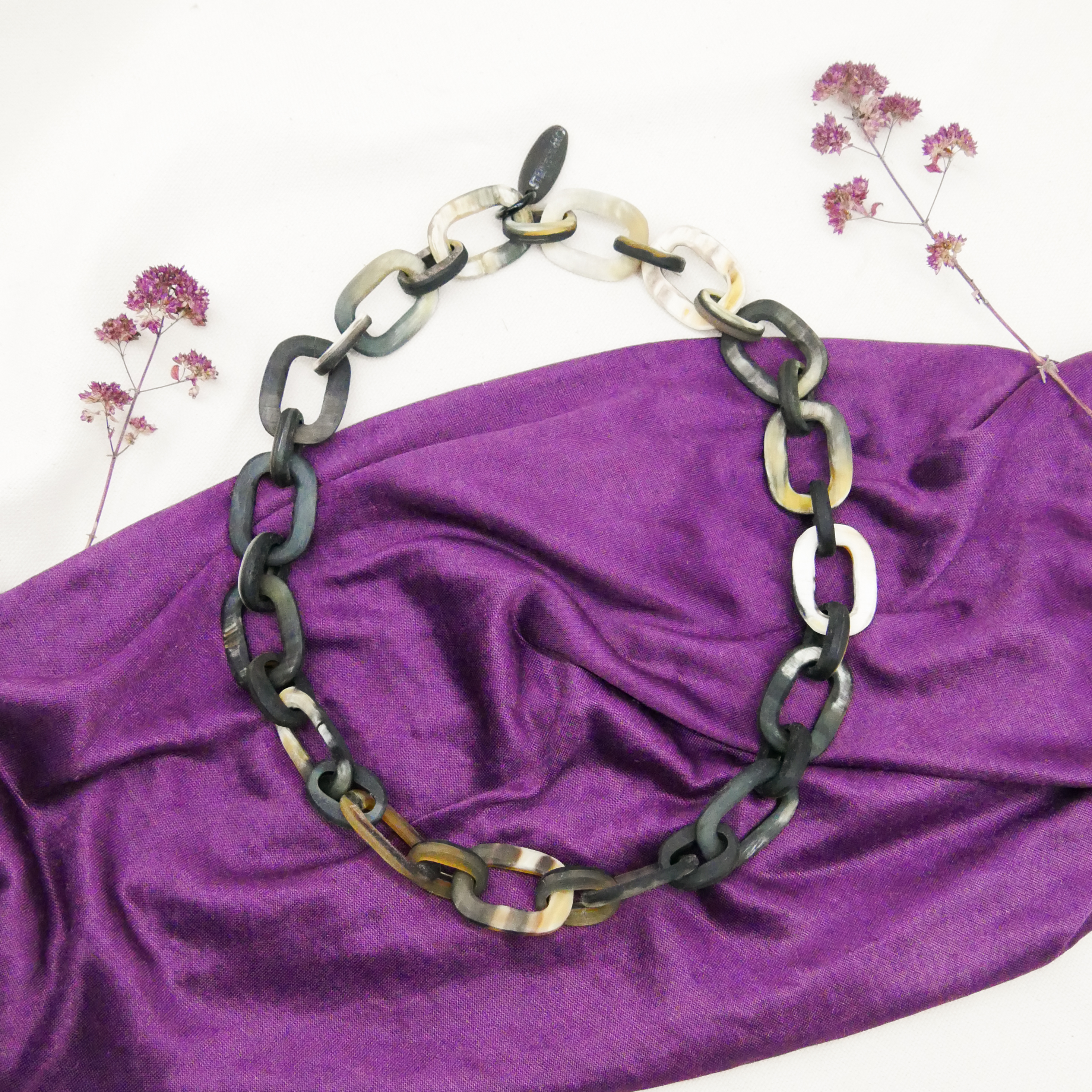  "Craft-Art", kurze Kette ca. 75 cm verschiedene abgerundete Rechtecke, marble Horn matt 