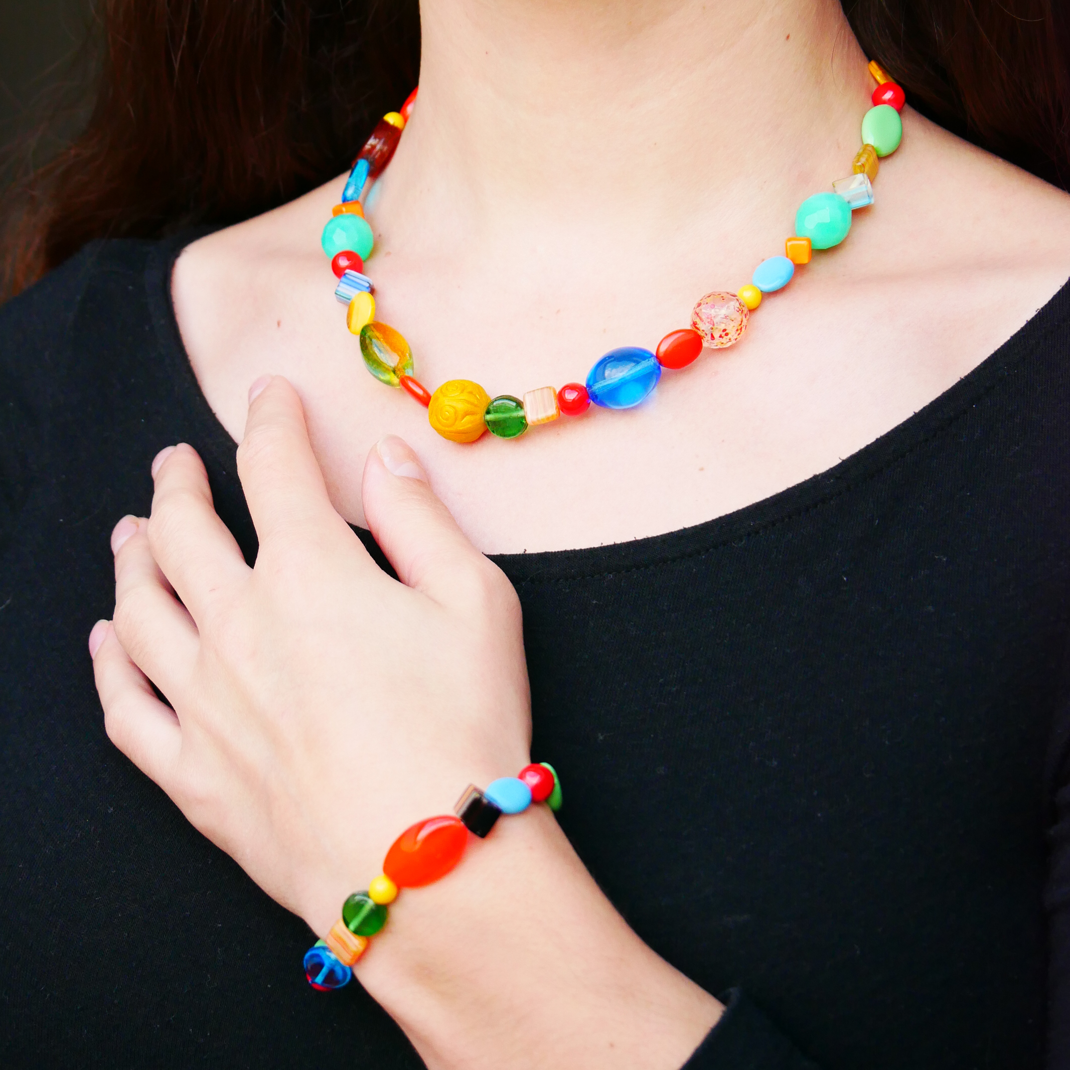 "Summer Feeling",  Kette aus verschiedenen Formen, Glas- und Resin Perlen, multicolor 