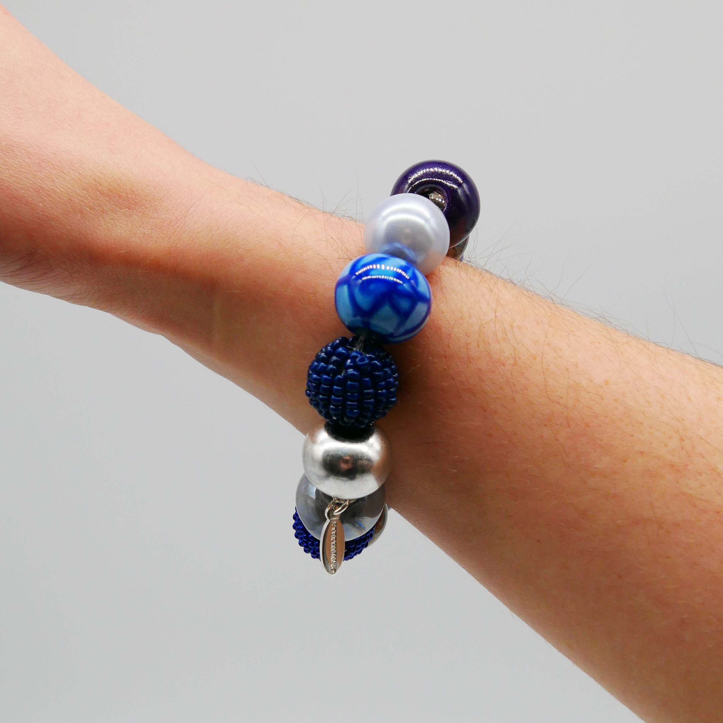  "Bollywood" Armband auf Gummi, blau-silber
