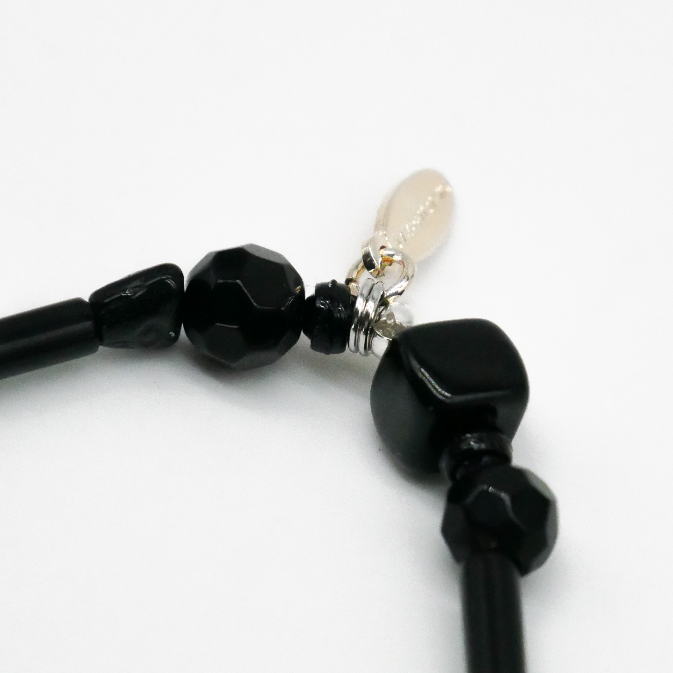  "Jet Schmuck" Armband auf Gummi schwarze Glasperlen, verschiedene Formen 