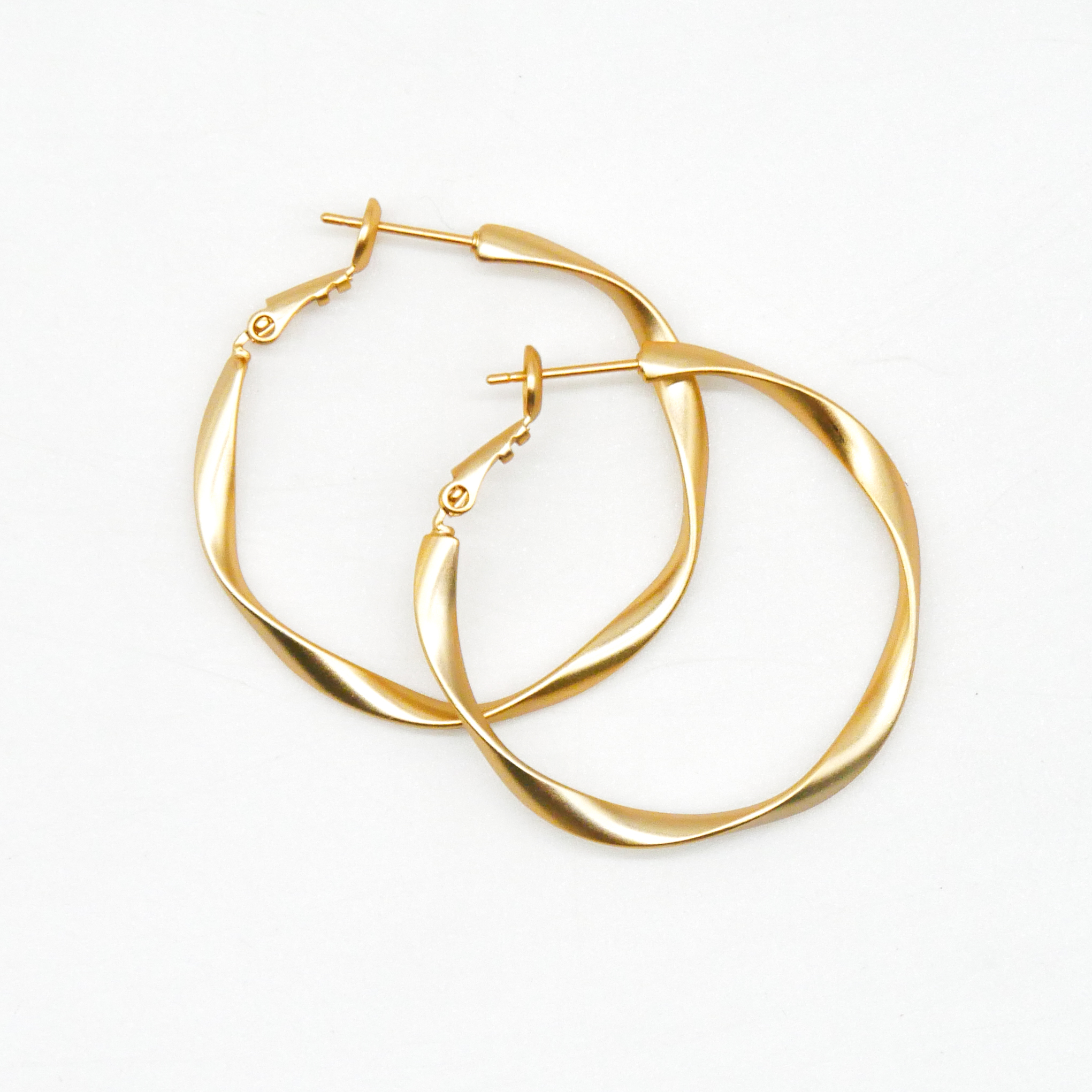 "Charm" Ohrstecker, offene Creole, vergoldet