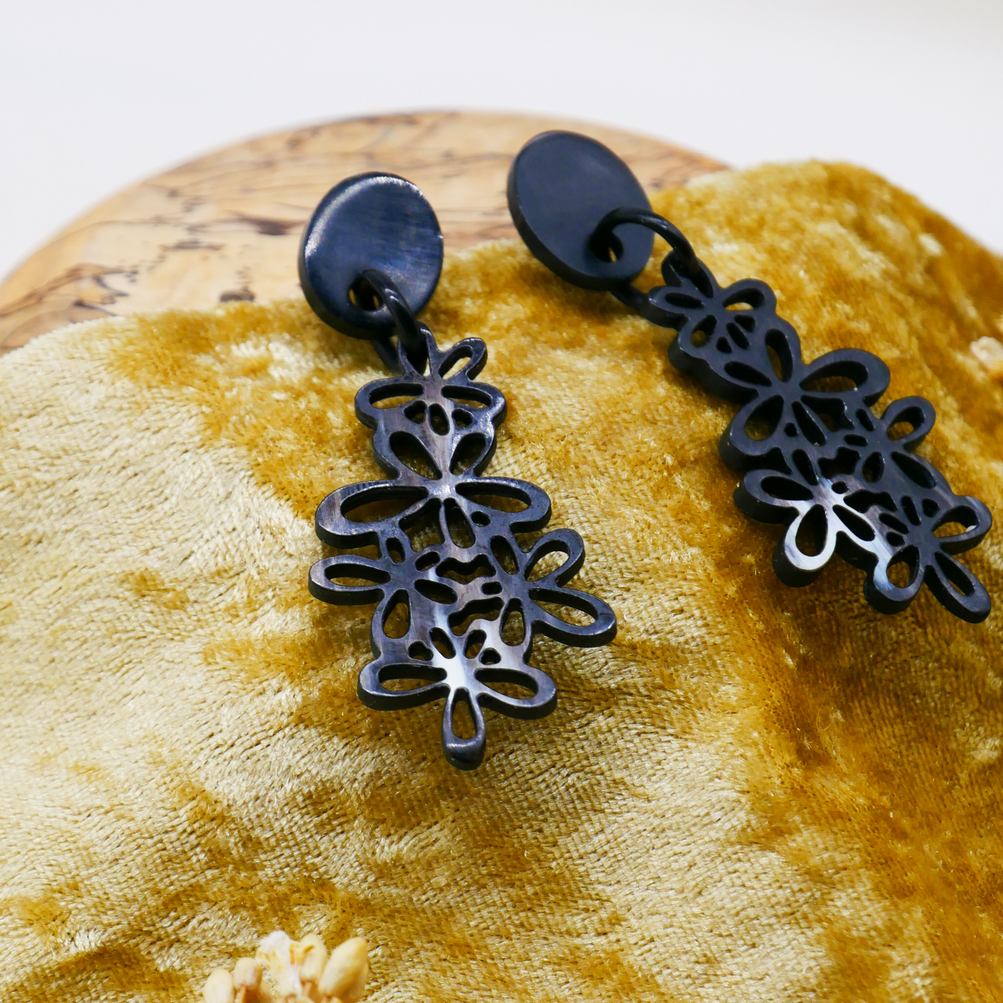 "Craft Art" Ohrring "Blütenzauber" schwarzes und marble Horn