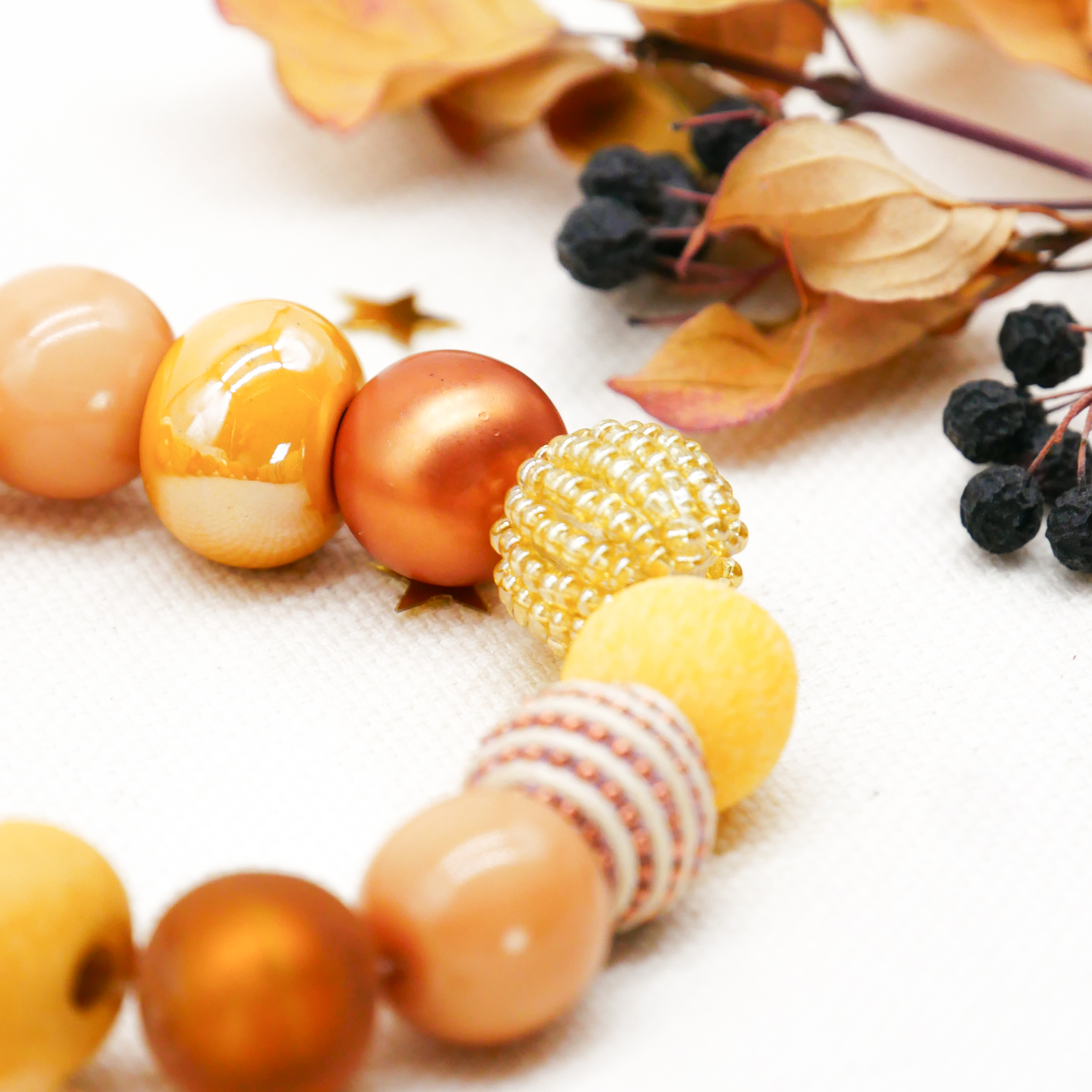  "Bollywood" Armband auf Gummi, sand