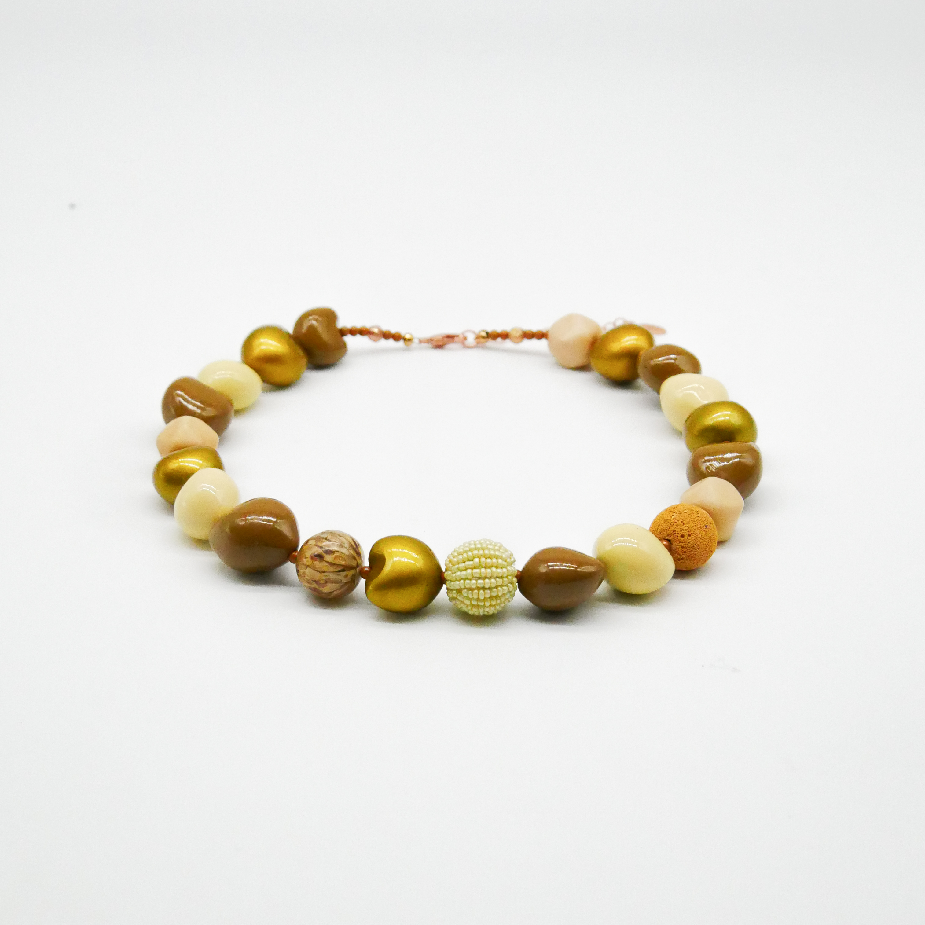  "Summer Feeling" Kette ca. 60 cm, Lumba Samen, Glasperlen, Resin Perle, braun-gold 