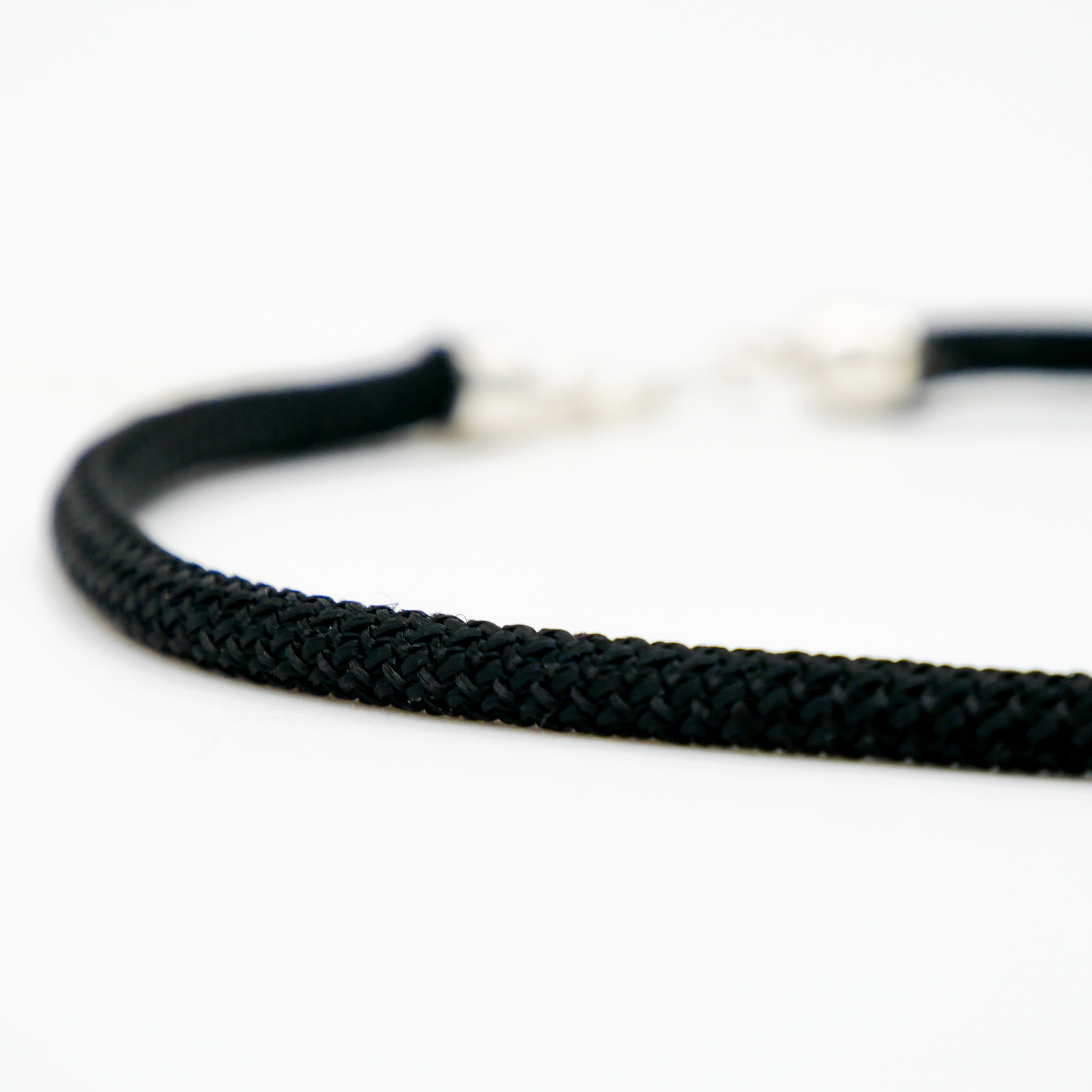 "Classic Ethnic" Halskette Cordband schwarz, gestreifte Knochenperle, 60 x 10 mm "Classic Ethnic" Halskette Cordband schwarz, gestreifte Knochenperle, 60 x 10 mm