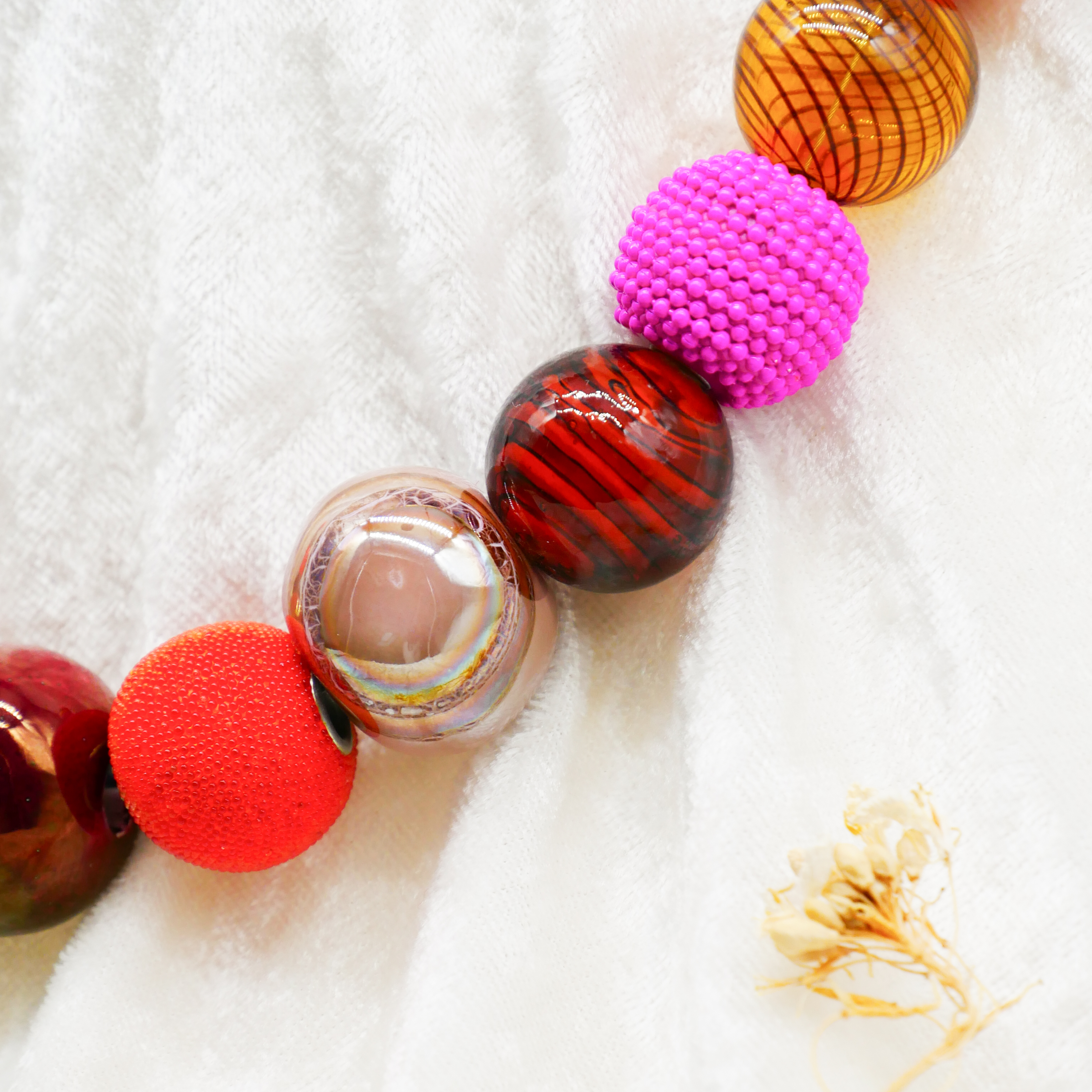 "Bollywood" Kette Ø ca. 20 mm, braun-pink