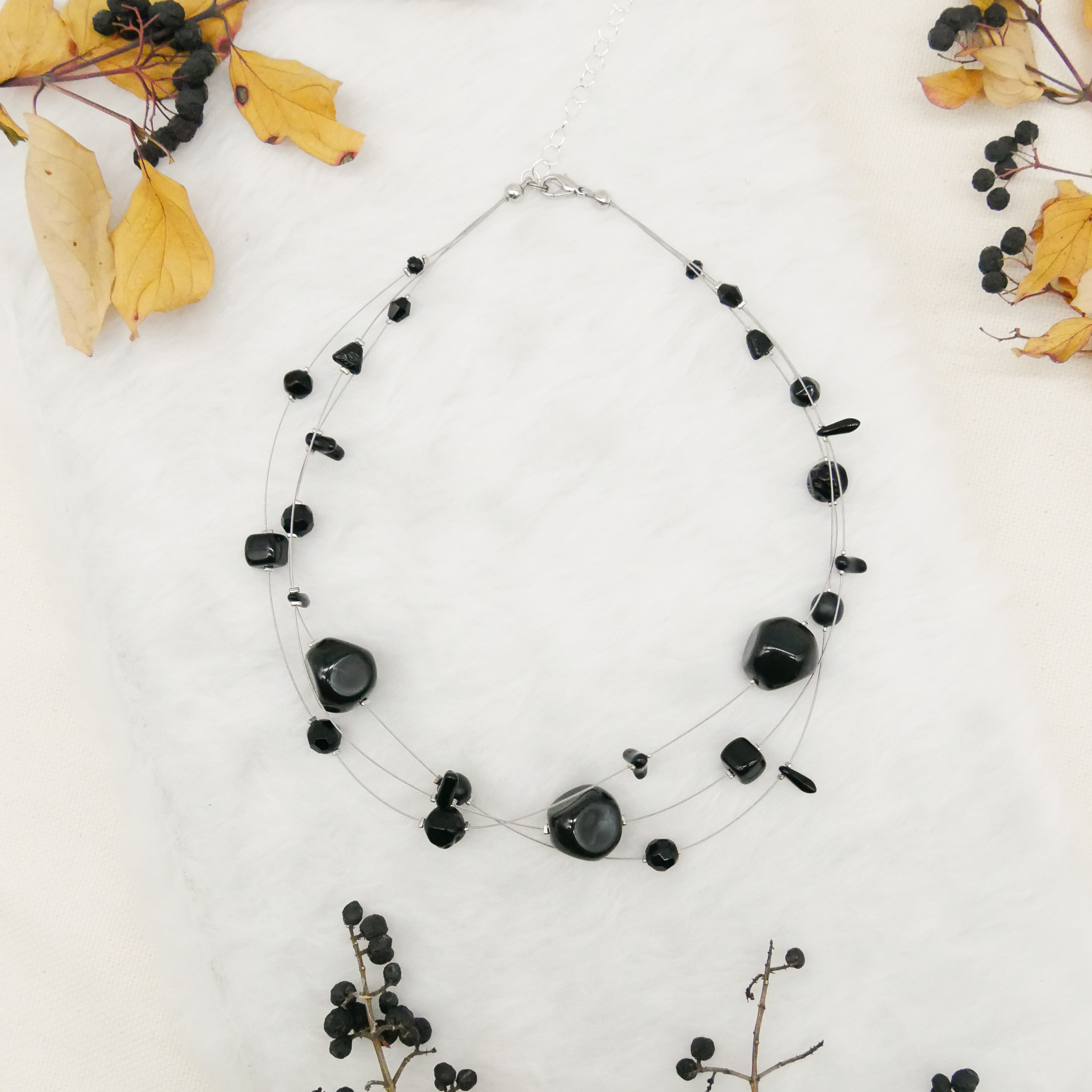  "Jet Schmuck" 3-Strang Kette, schwarze Glasperlen, verschiedene Formen 