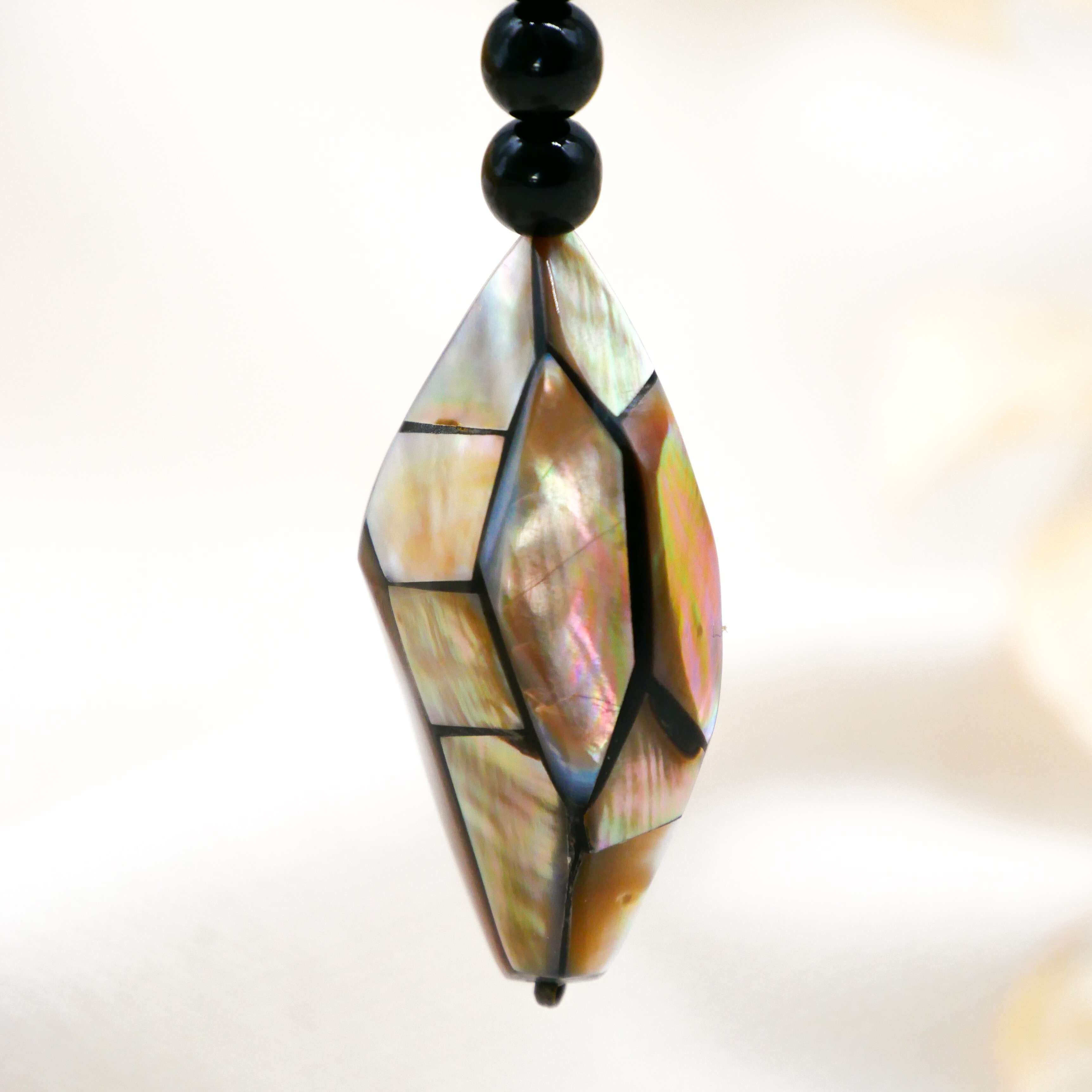 "Lucky Pendant" Anhänger, 1 Strang Glasperlen schwarz mit Designperle Brownlips "Lucky Pendant" Anhänger, 1 Strang Glasperlen schwarz mit Designperle Brownlips
