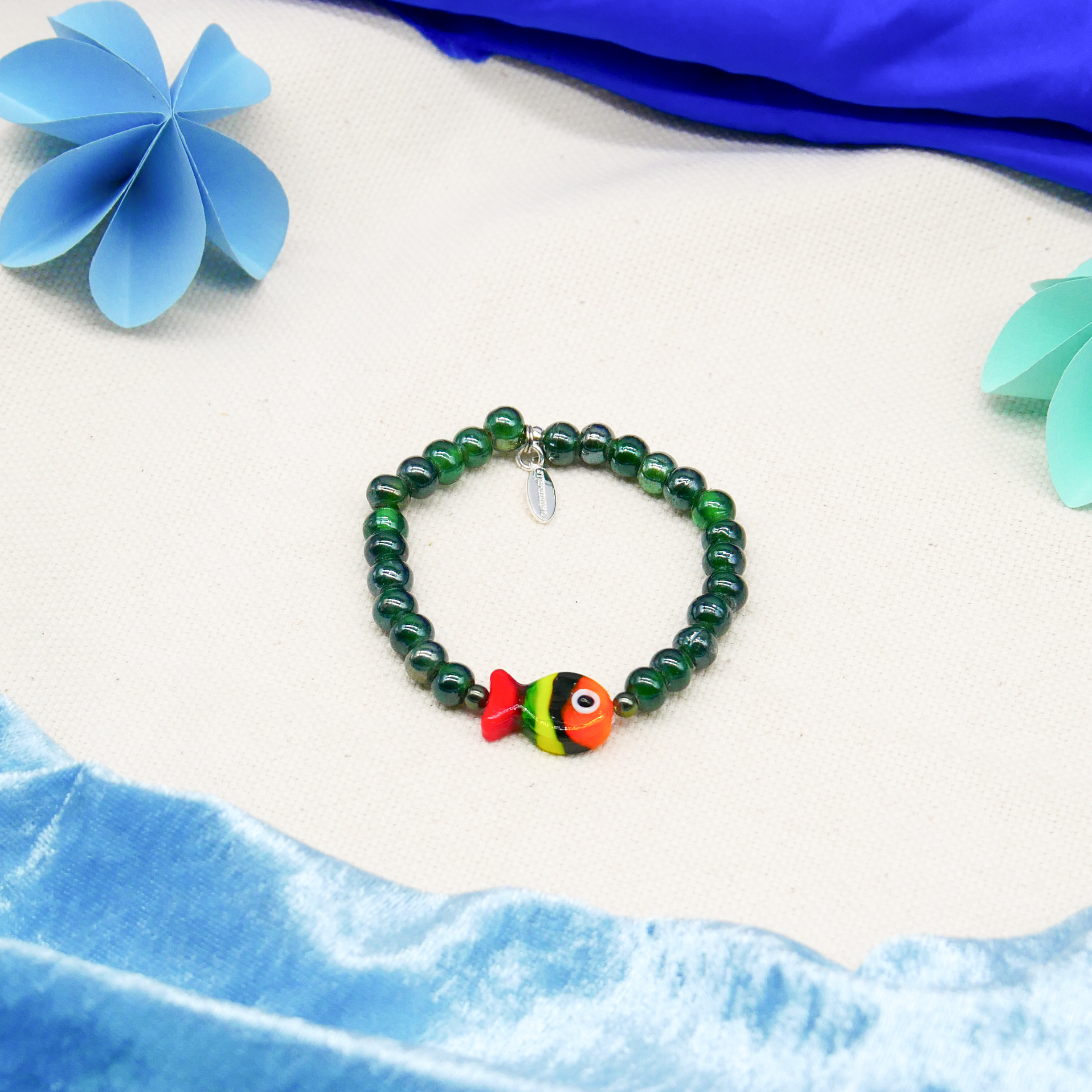 "Summer Feeling" Armband auf Gummi "Fisch" Glasperlen moos