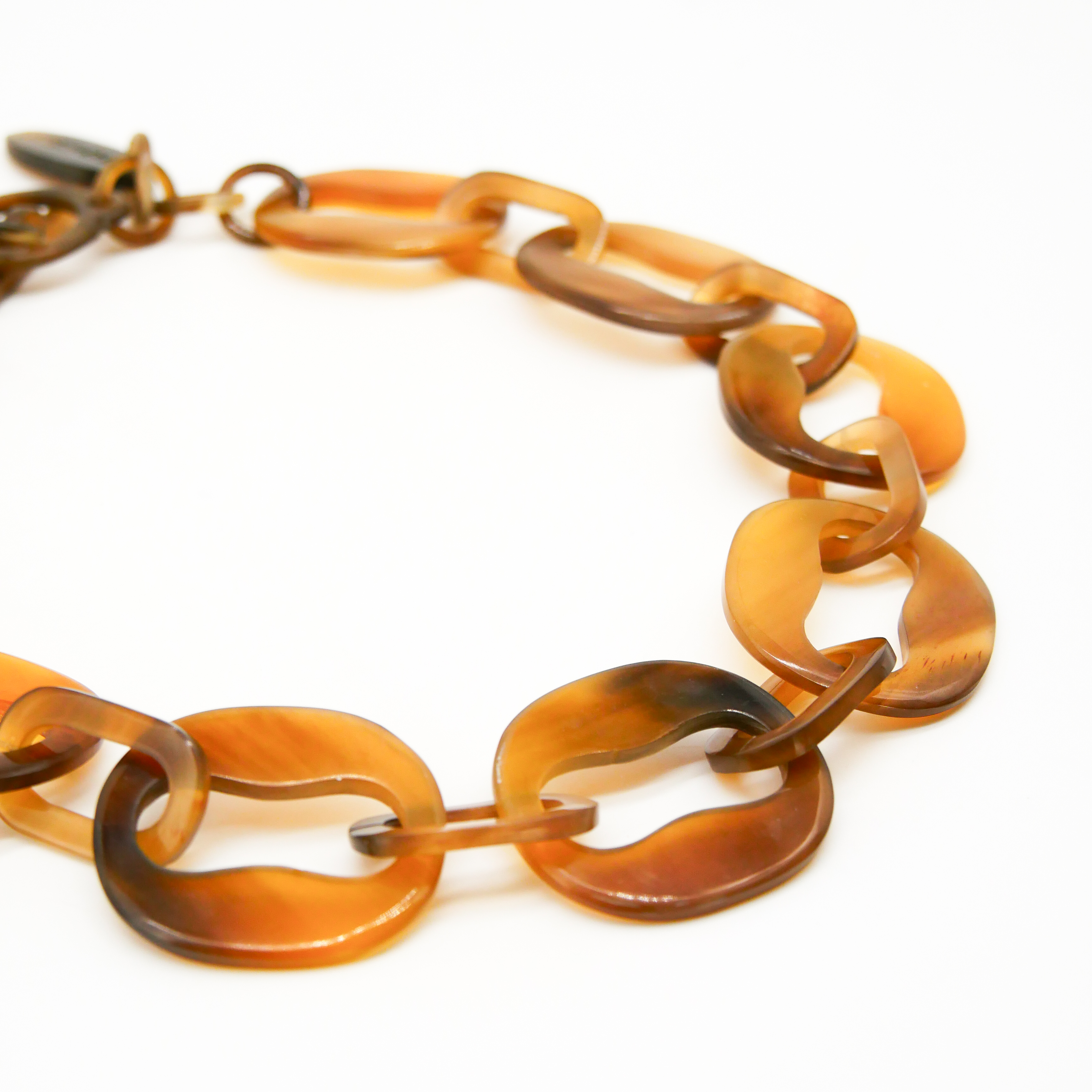 "Craft Art", kurze Kette Ovale mit Aussparung braun Horn "Craft Art", kurze Kette Ovale mit Aussparung braun Horn