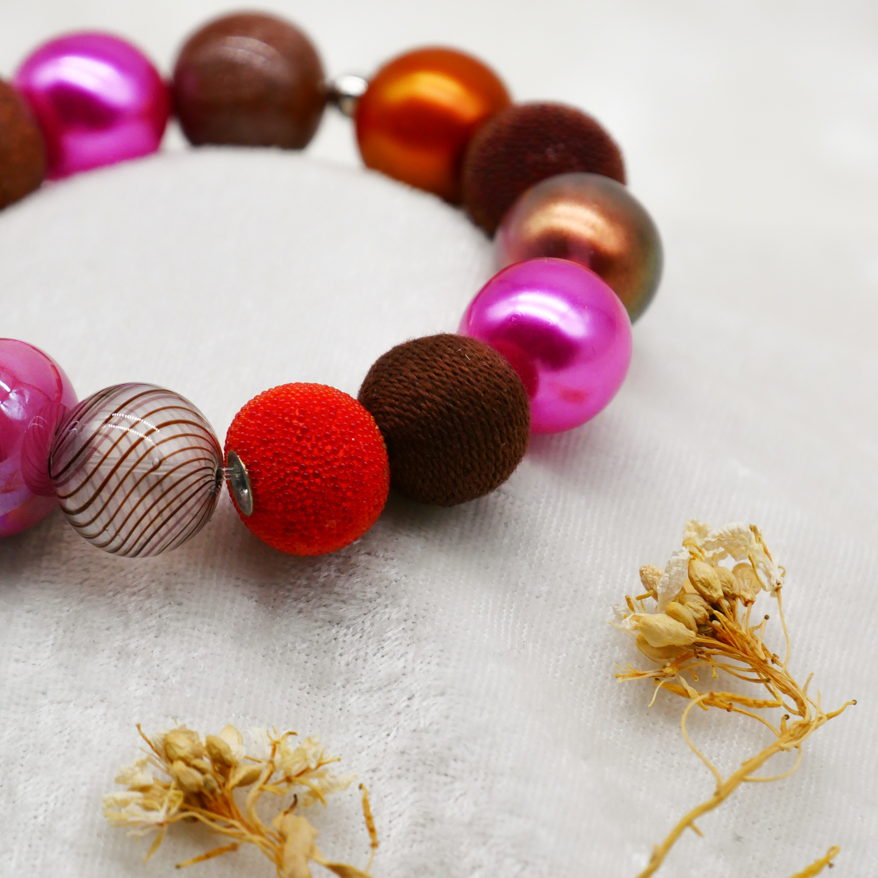  "Bollywood" Armband auf Gummi, braun-pink