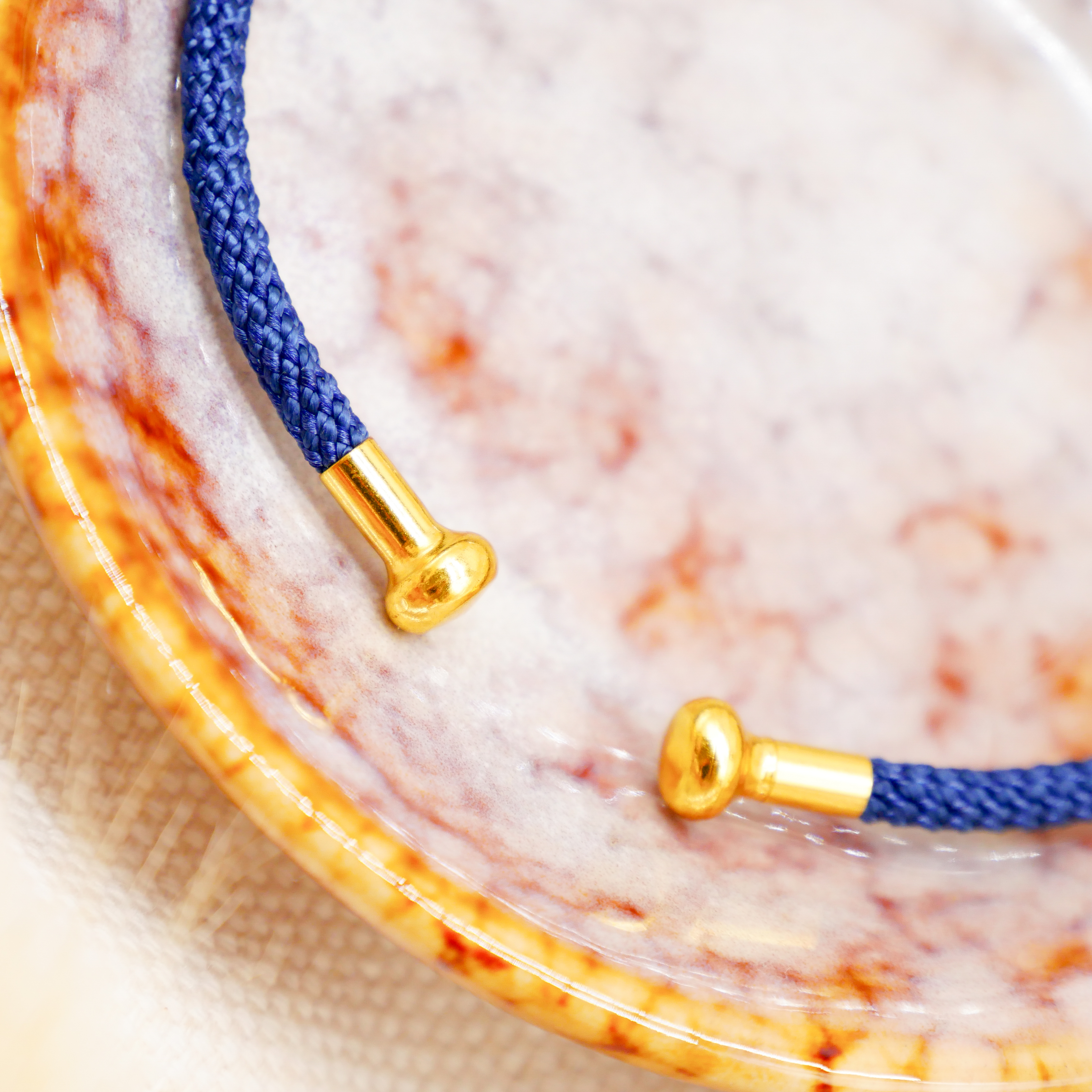 "Summer Feeling", dunkelblaues Armband mit abschraubbarer Endkappe gold "Summer Feeling", dunkelblaues Armband mit abschraubbarer Endkappe gold