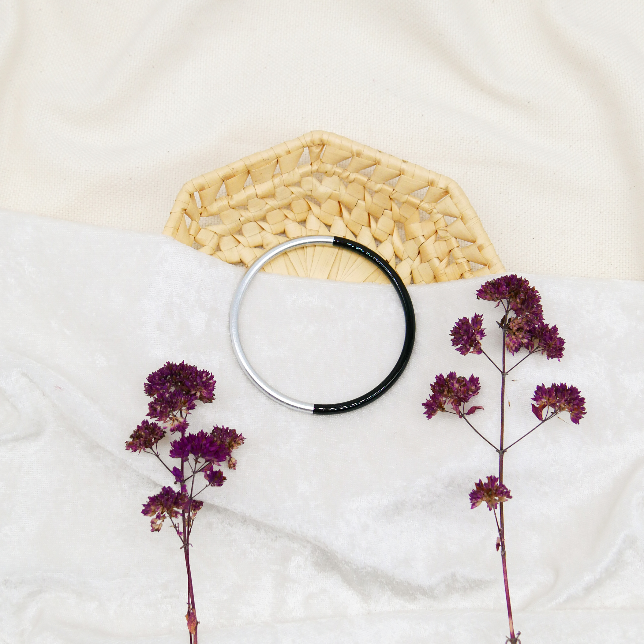  "Craft Art" zarter Armreif, schwarzes Horn, Lack silber