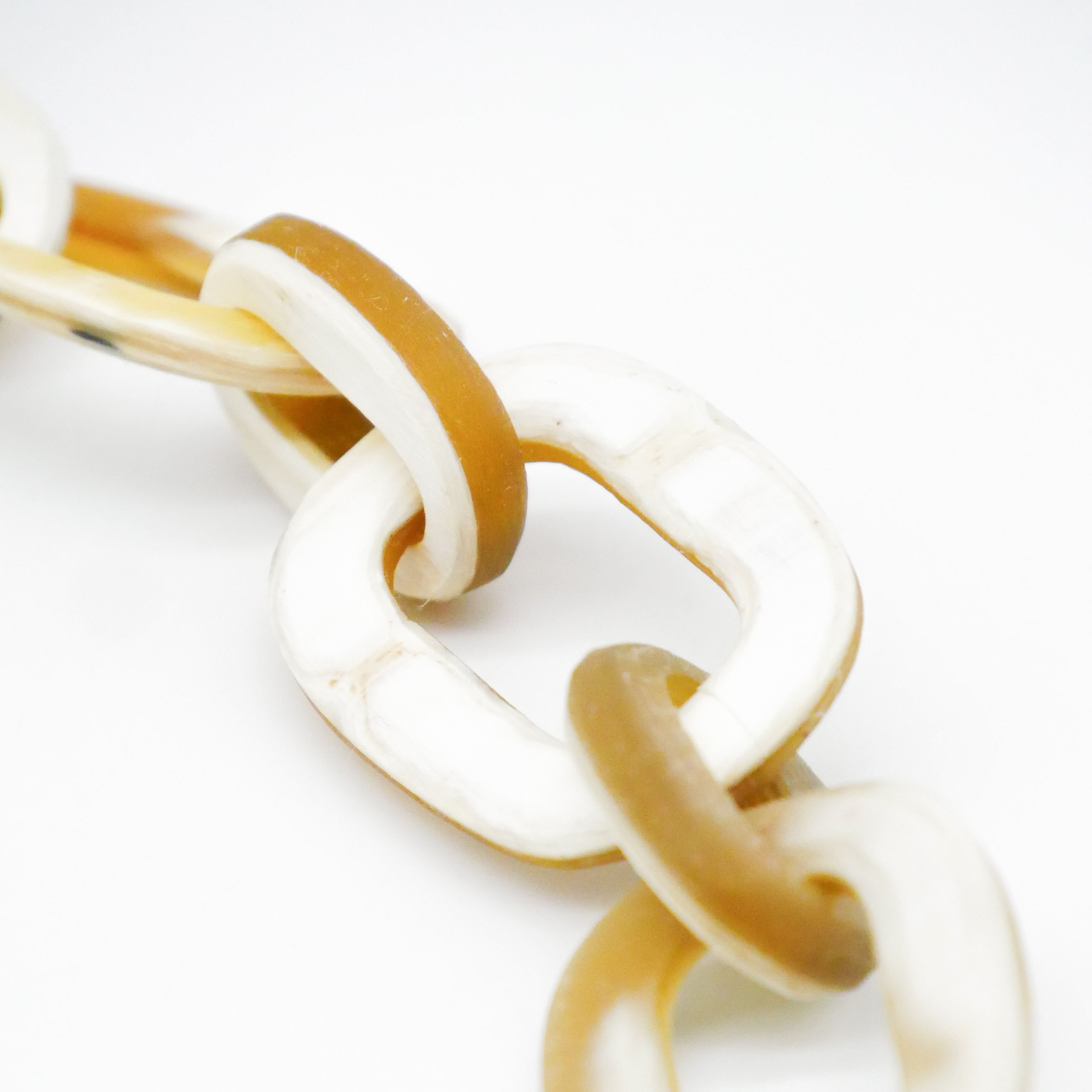  "Craft-Art", kurze Kette ca. 75 cm verschiedene abgerundete Rechtecke, weißes Horn matt 
