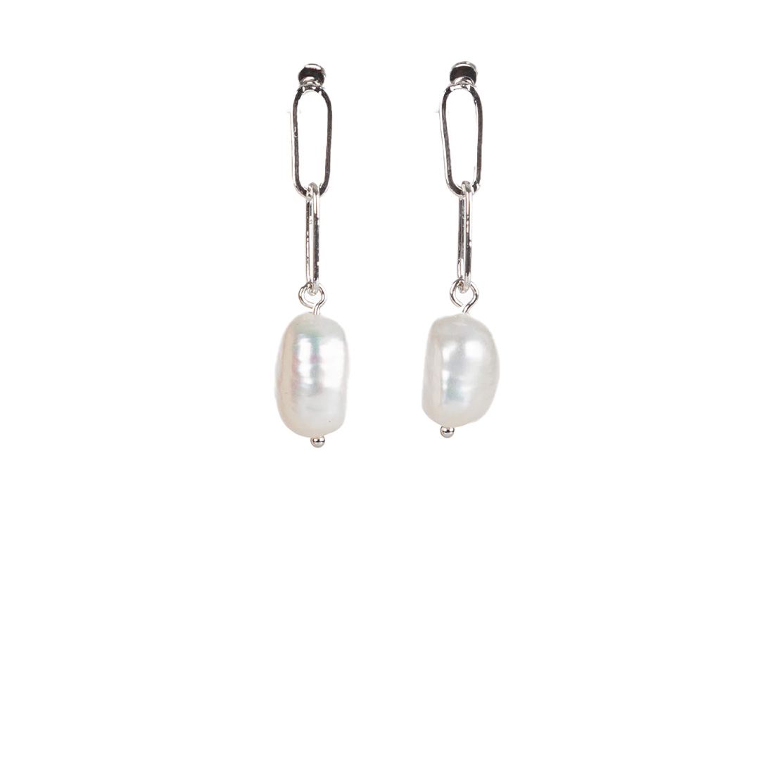 "Freshwater Pearls" Ohrstecker, barocke Süßwasserpele an feinen Ovalen, versilbert